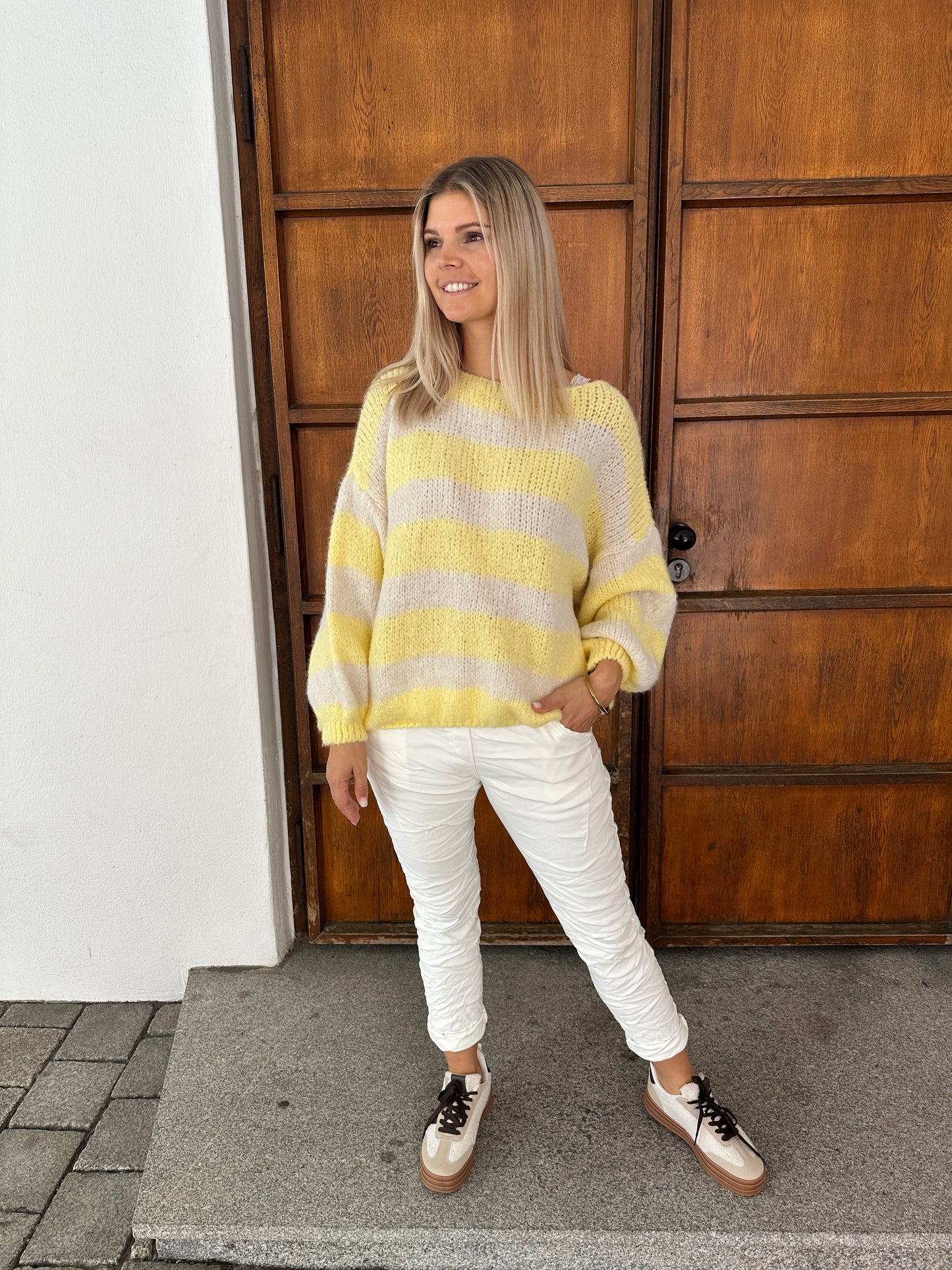 pullover in zitronengelb und beige