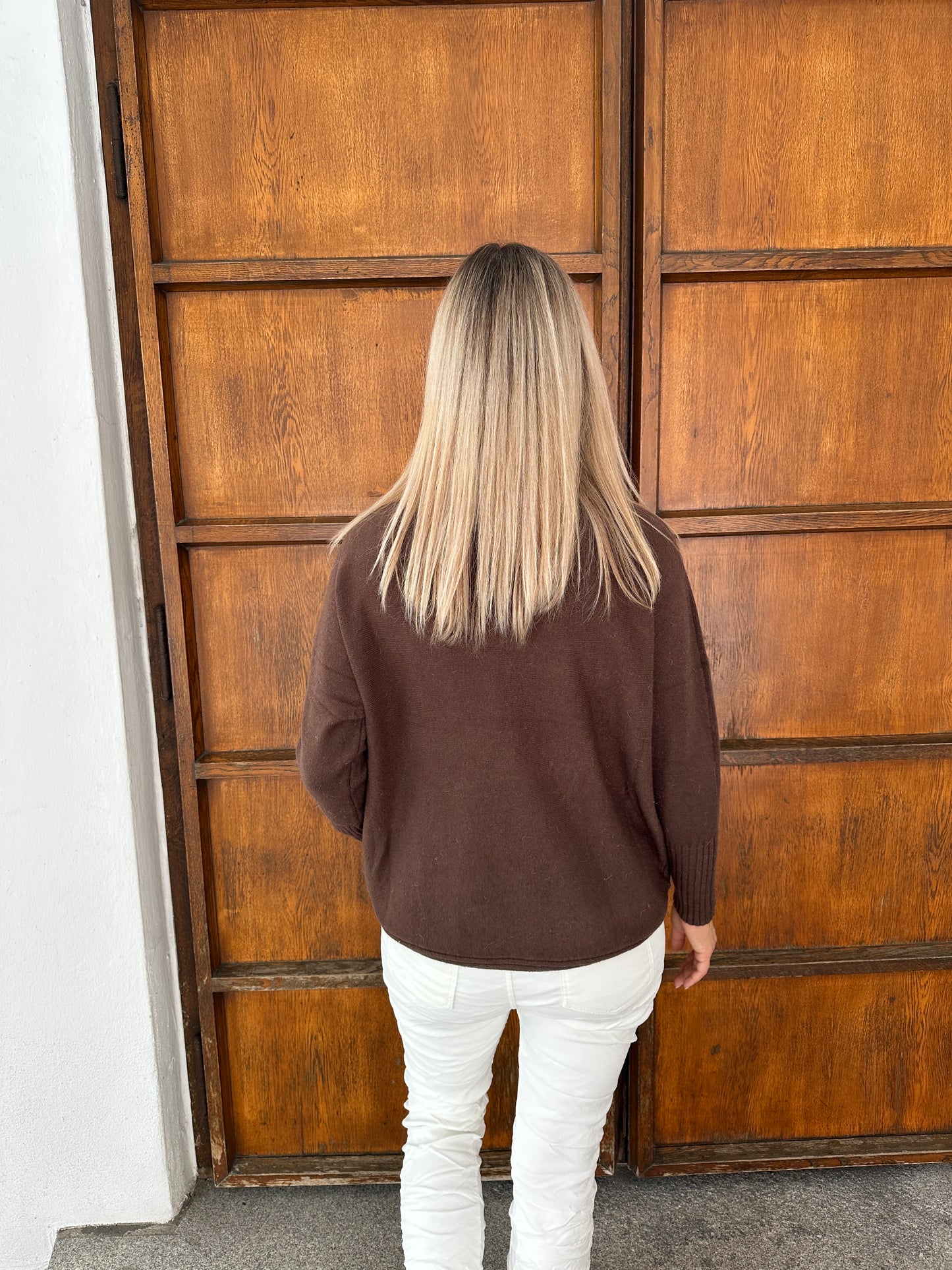 pullover in schokobraun mit kunstpelz-punkte