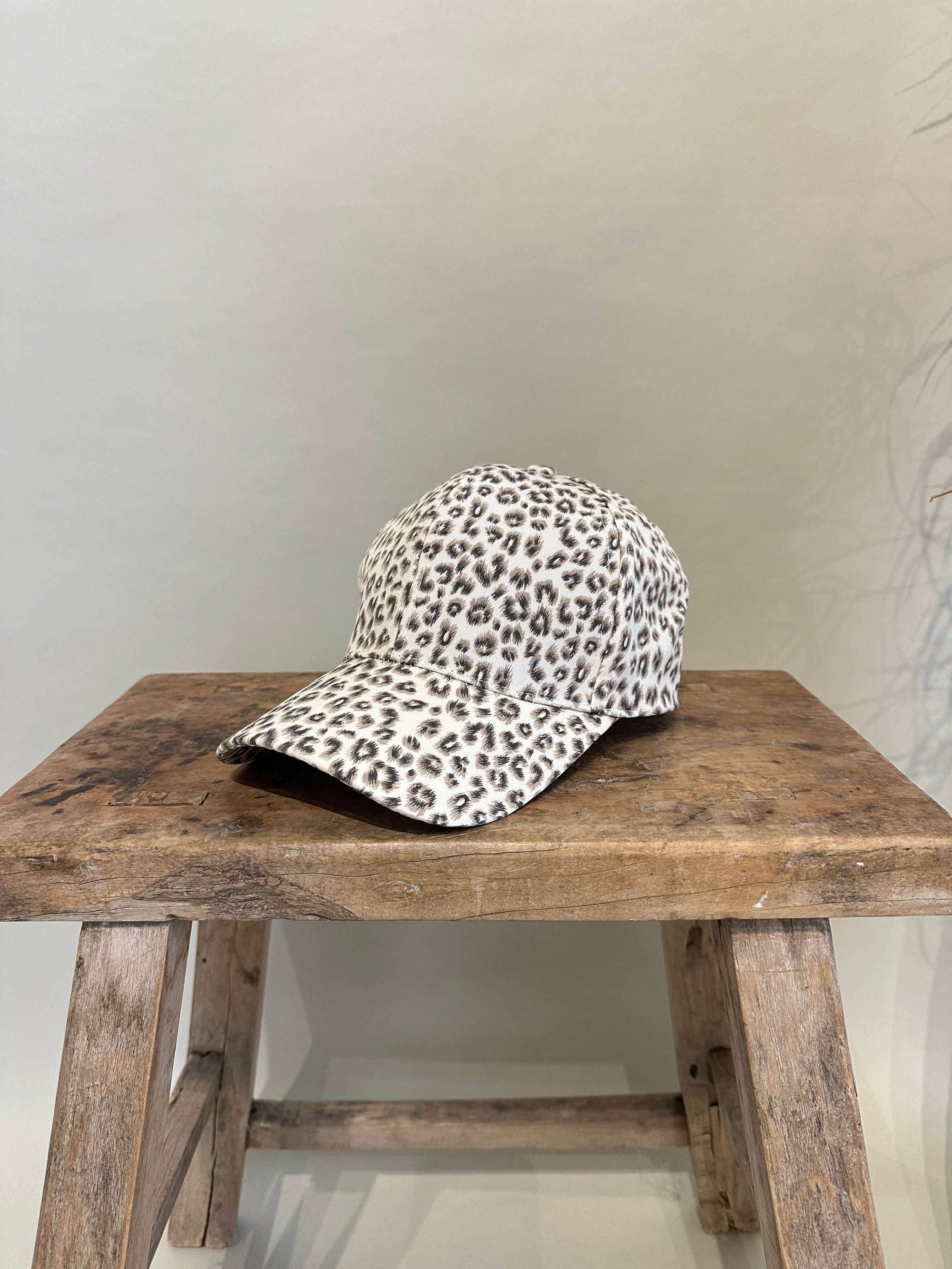 Cappy in Wollweiß/Braun ( Leomuster ) mit Glitzer