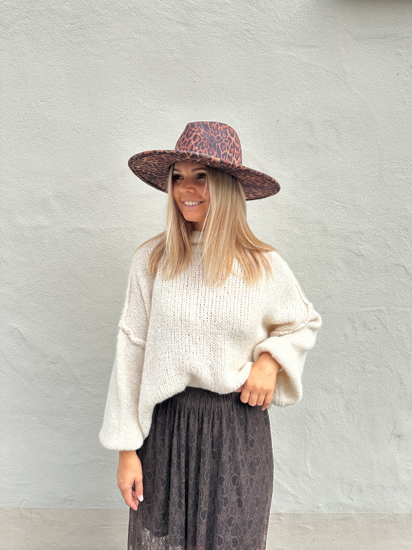 pullover in wollweiß (oversize)