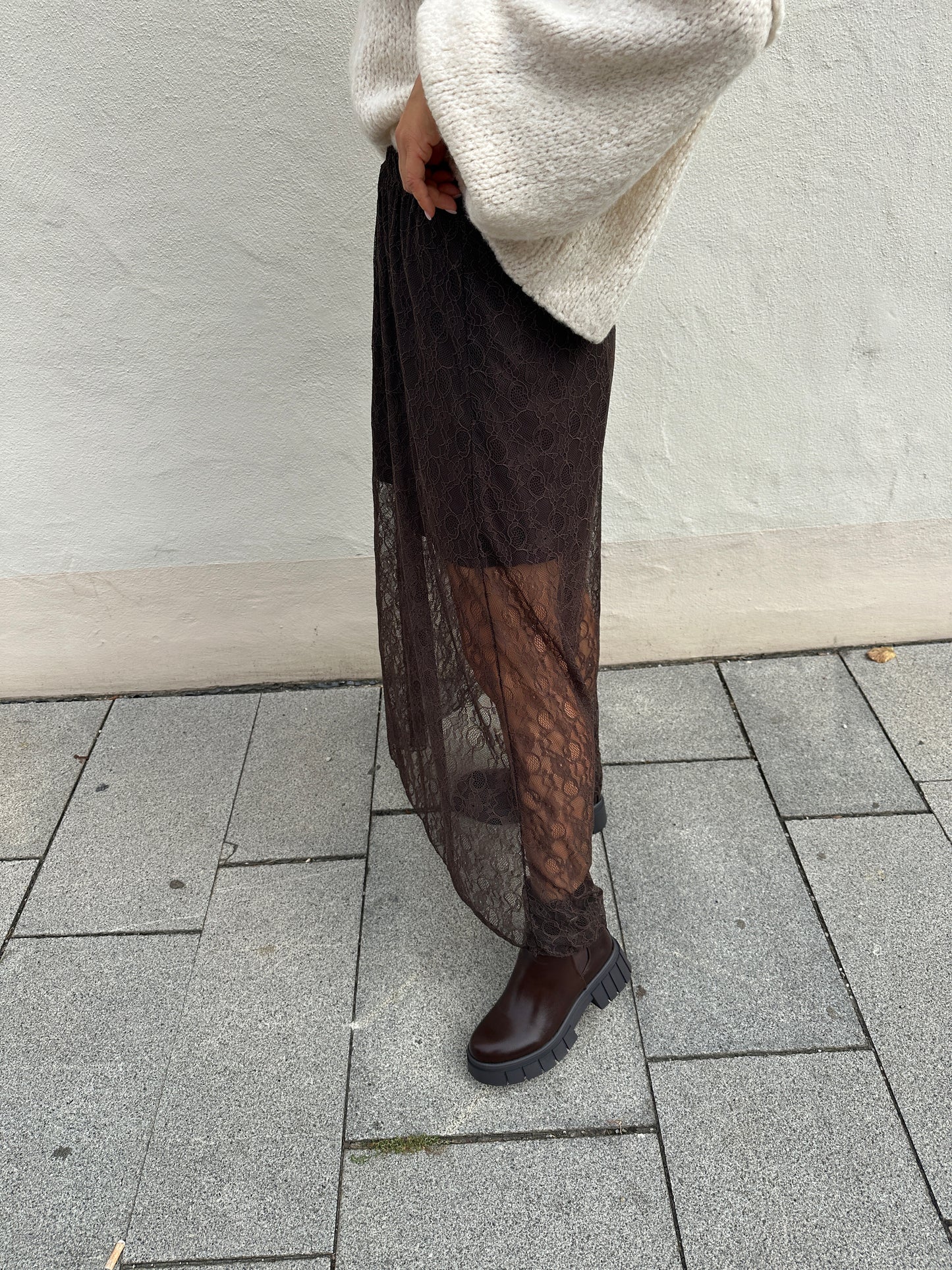 spitzenrock in schokobraun mit unterrock