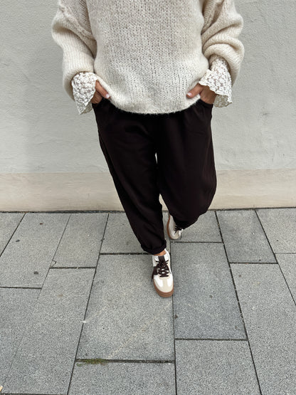 Hose in Schokobraun mit Tasche an der Seite