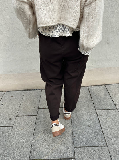 Hose in Schokobraun mit Tasche an der Seite