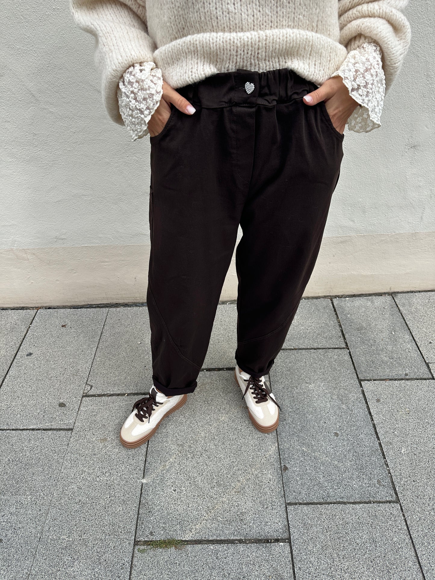 sneaker in wollweiß mit schokobraun