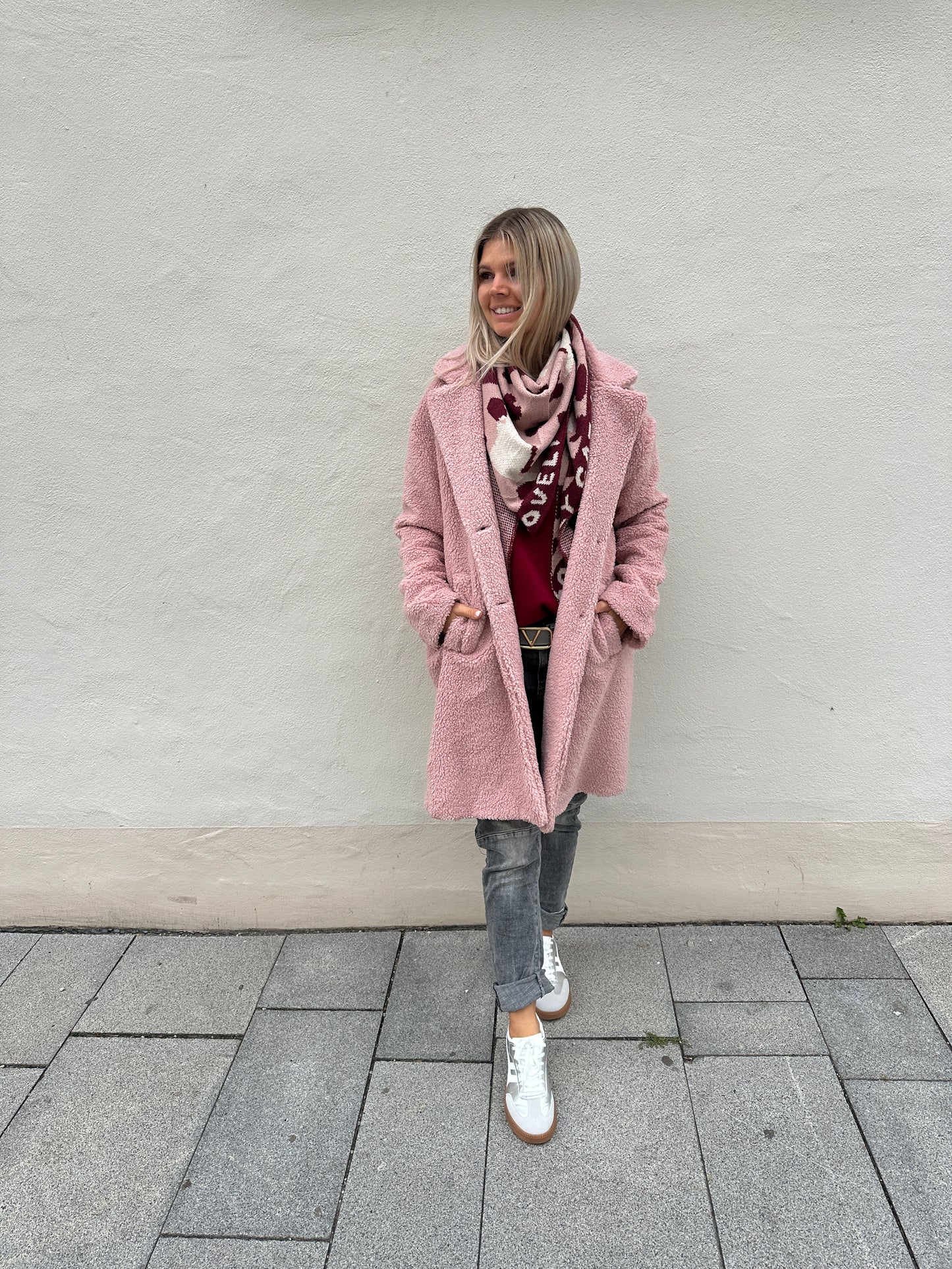 schal in bordorot und rosa