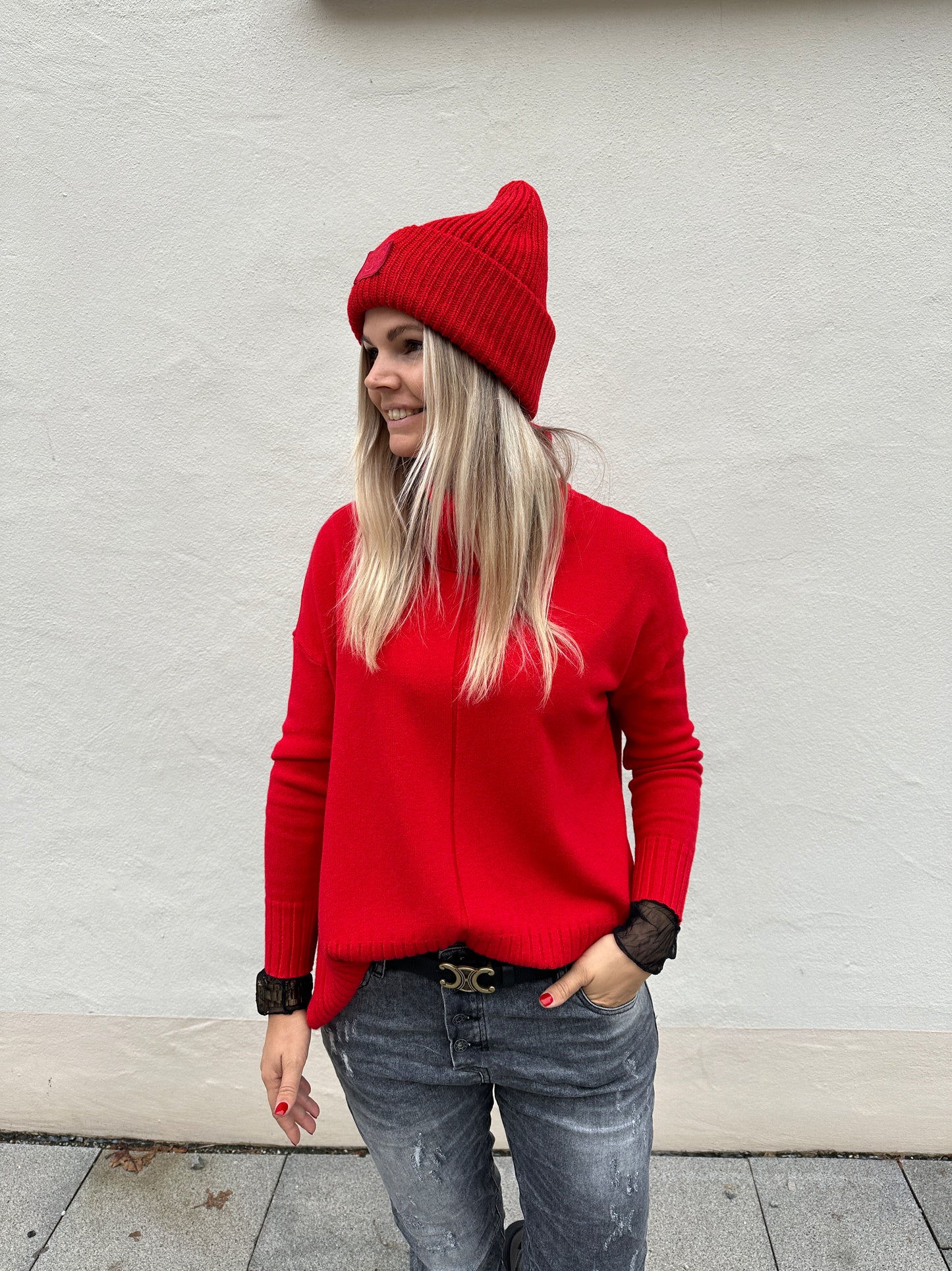 pullover in rot