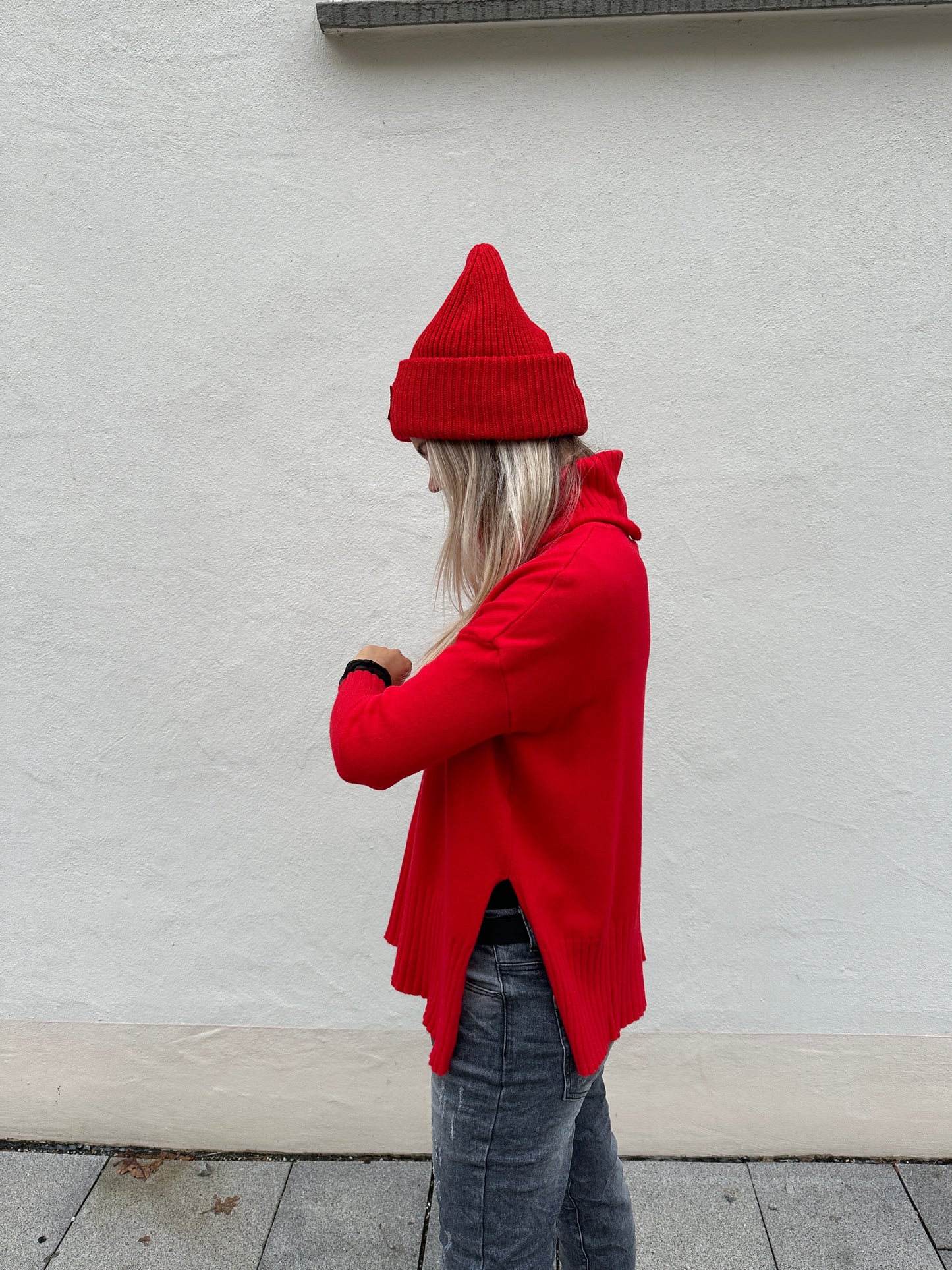 pullover in rot