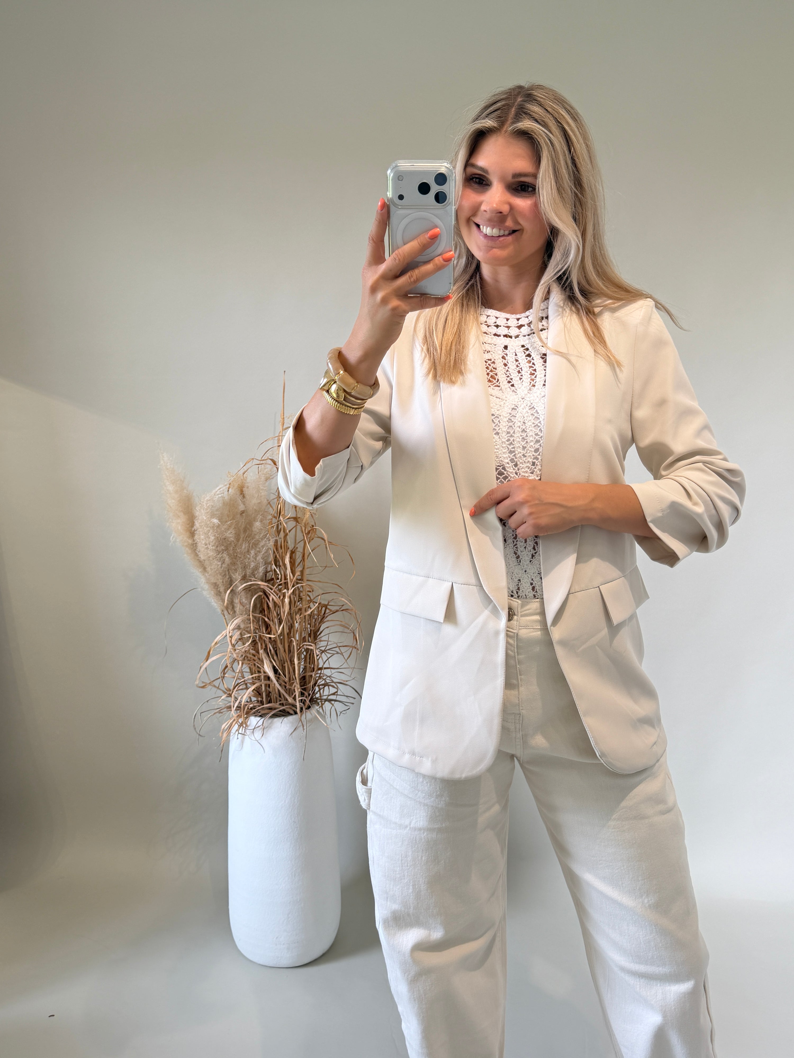 Blazer in Hellbeige mit gerafften Ärmel