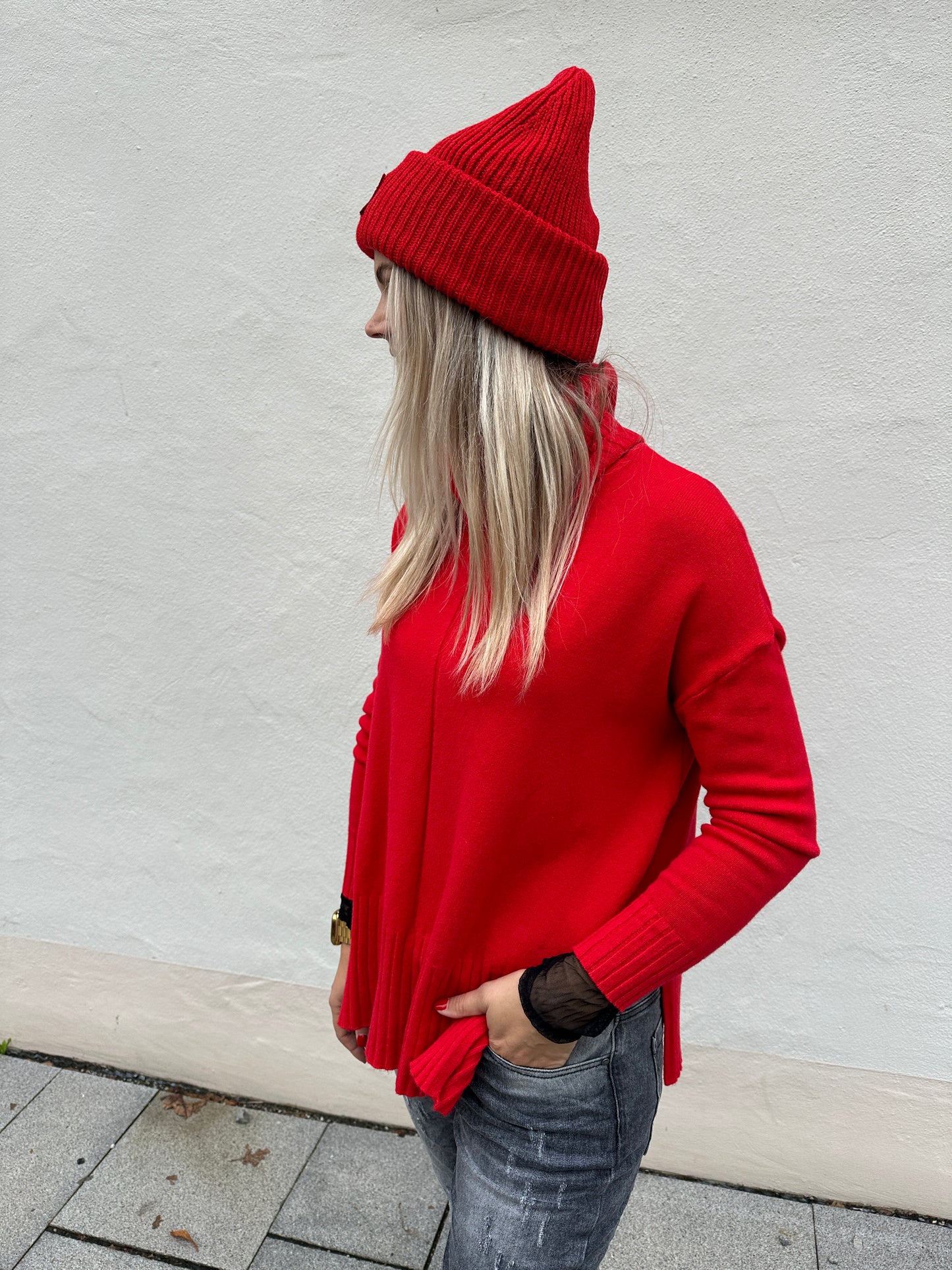 pullover in rot