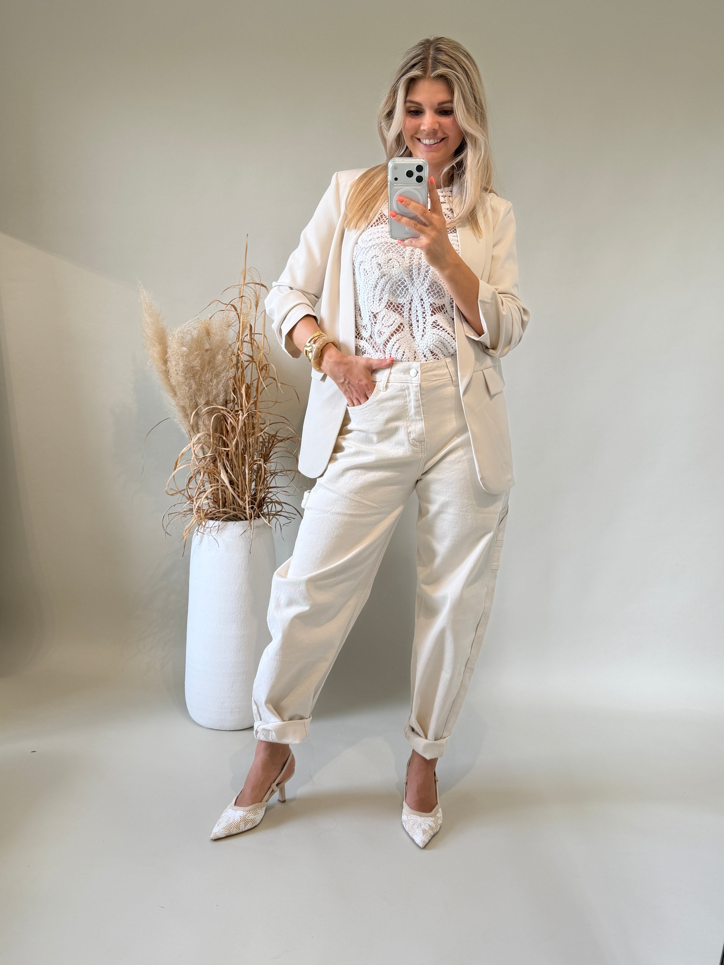 Jeans ( Ballon ) in Hellbeige mit Tasche seitlich