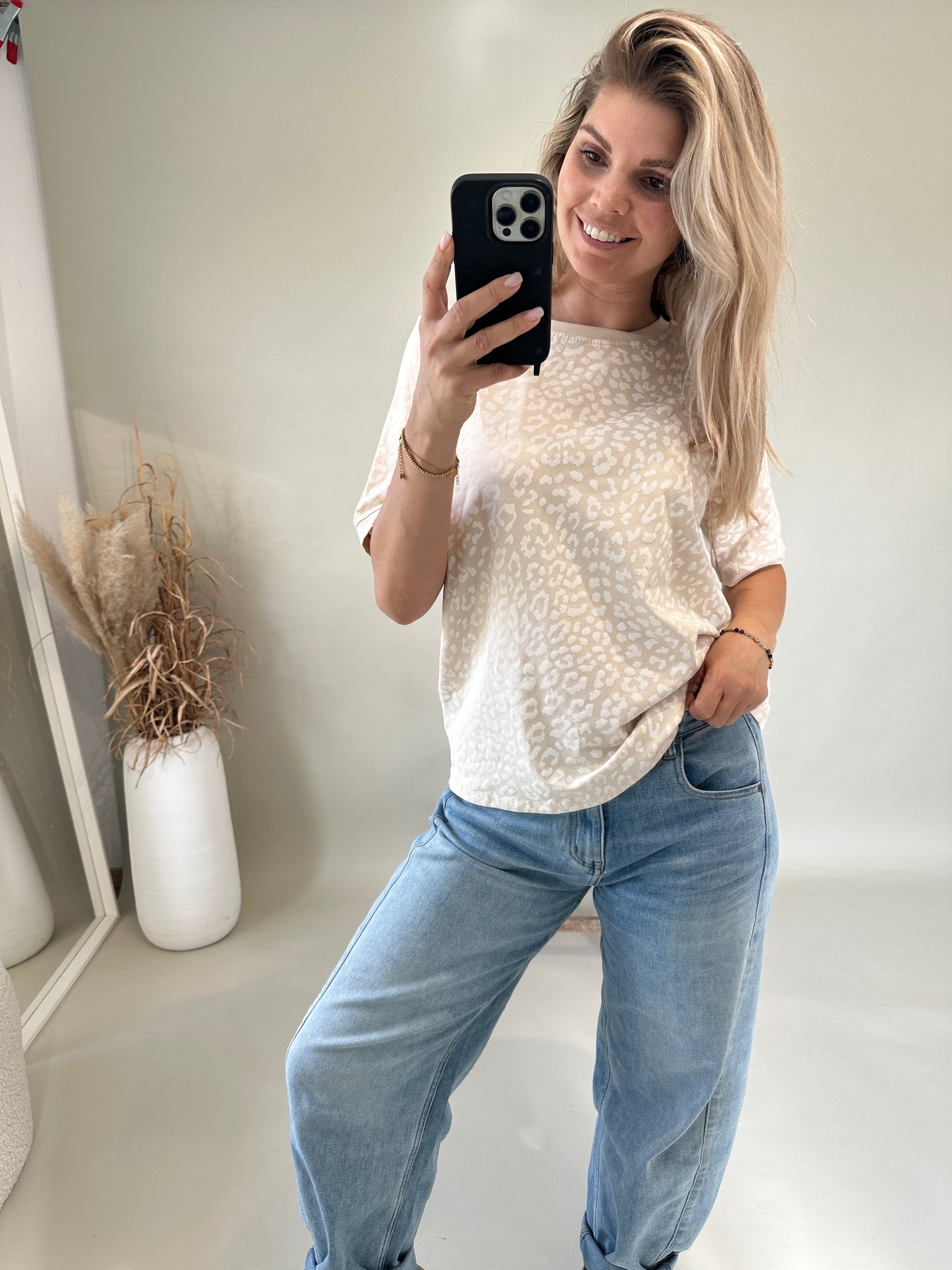 T-Shirt in Beige mit Leomuster