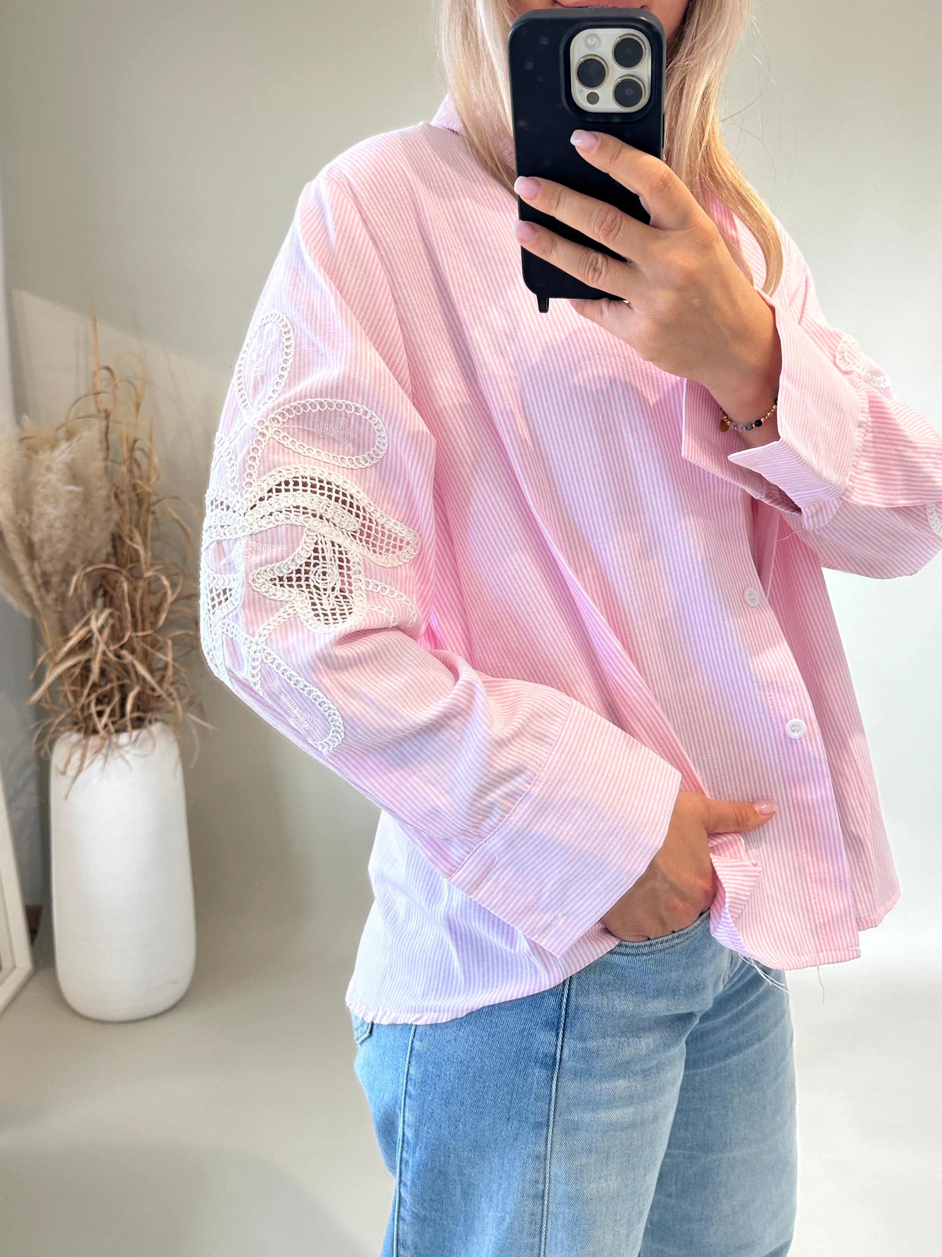 Bluse in Rosa/Weiß gestreift mit Spitze an den Ärmeln
