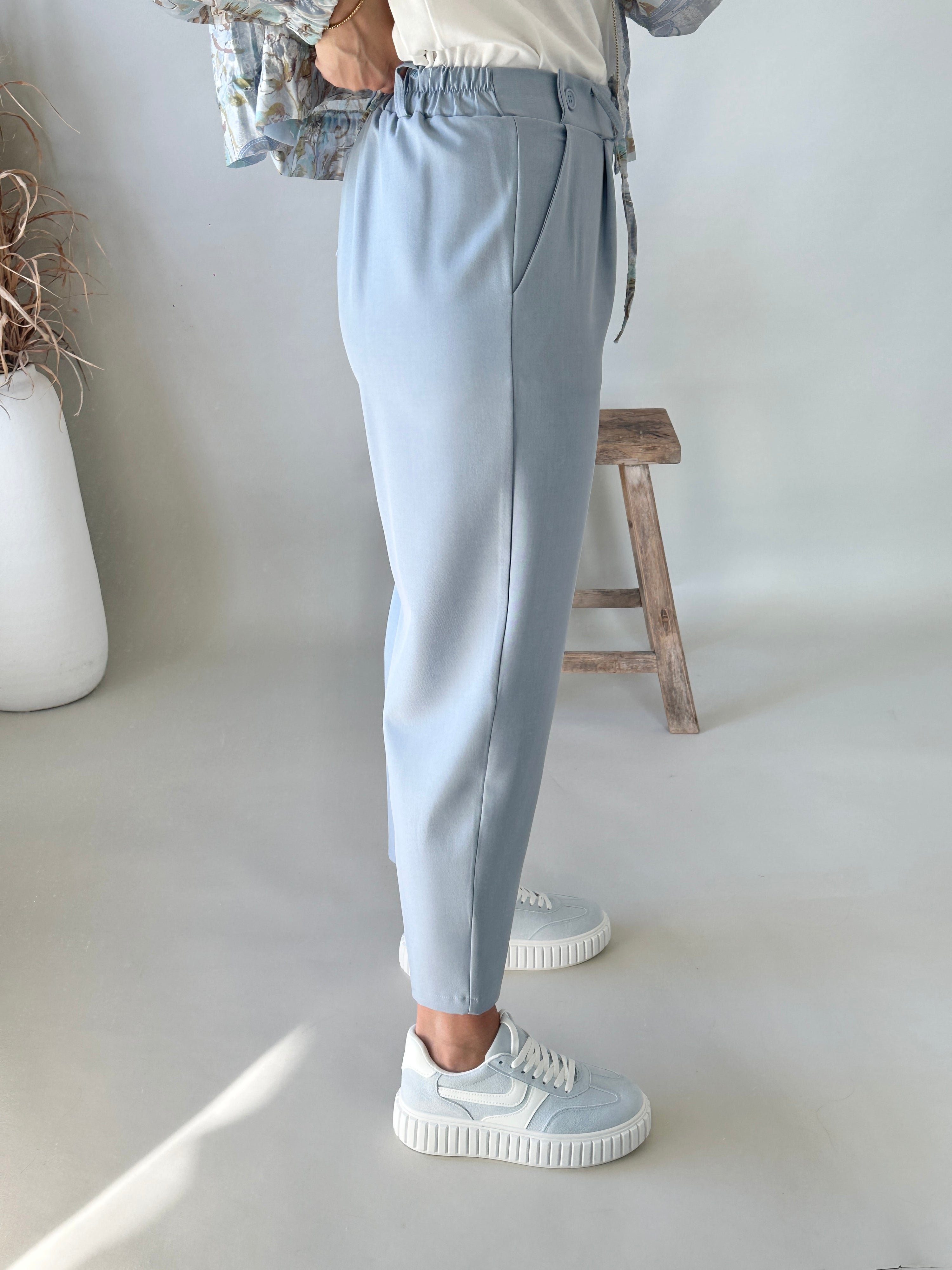 Hose in Blau mit Knöpfe