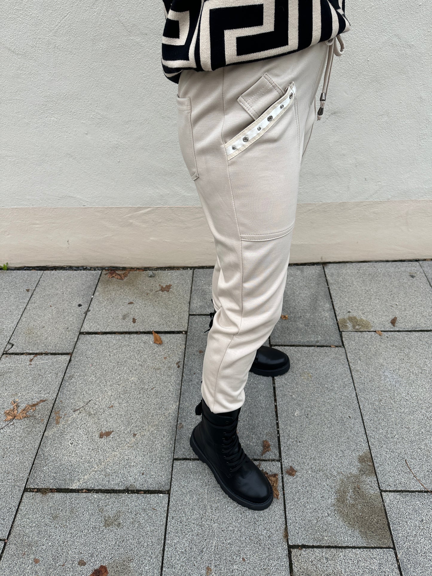 hose in beige mit glitzer