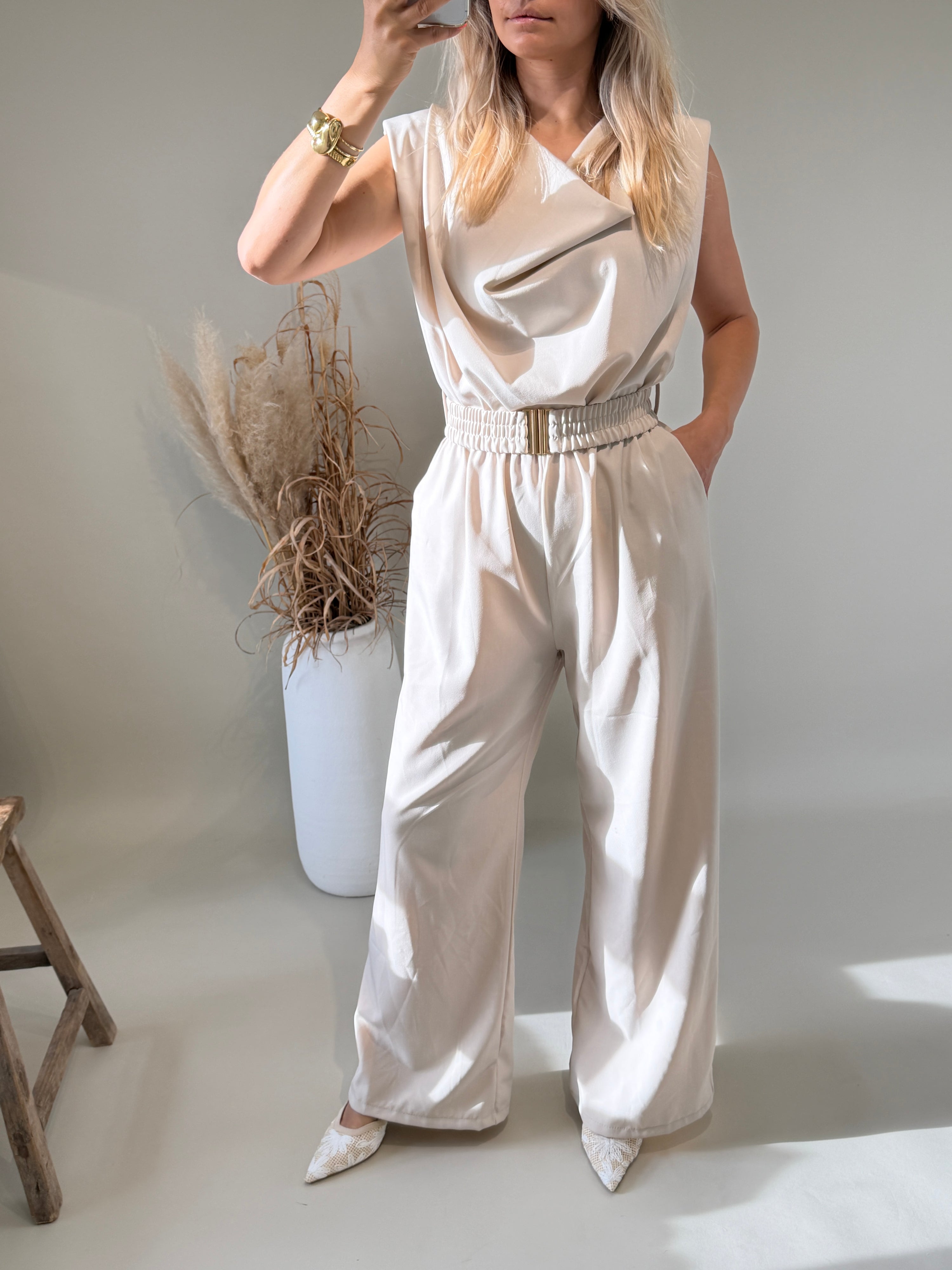 Jumpsuite in Beige mit Gürtel
