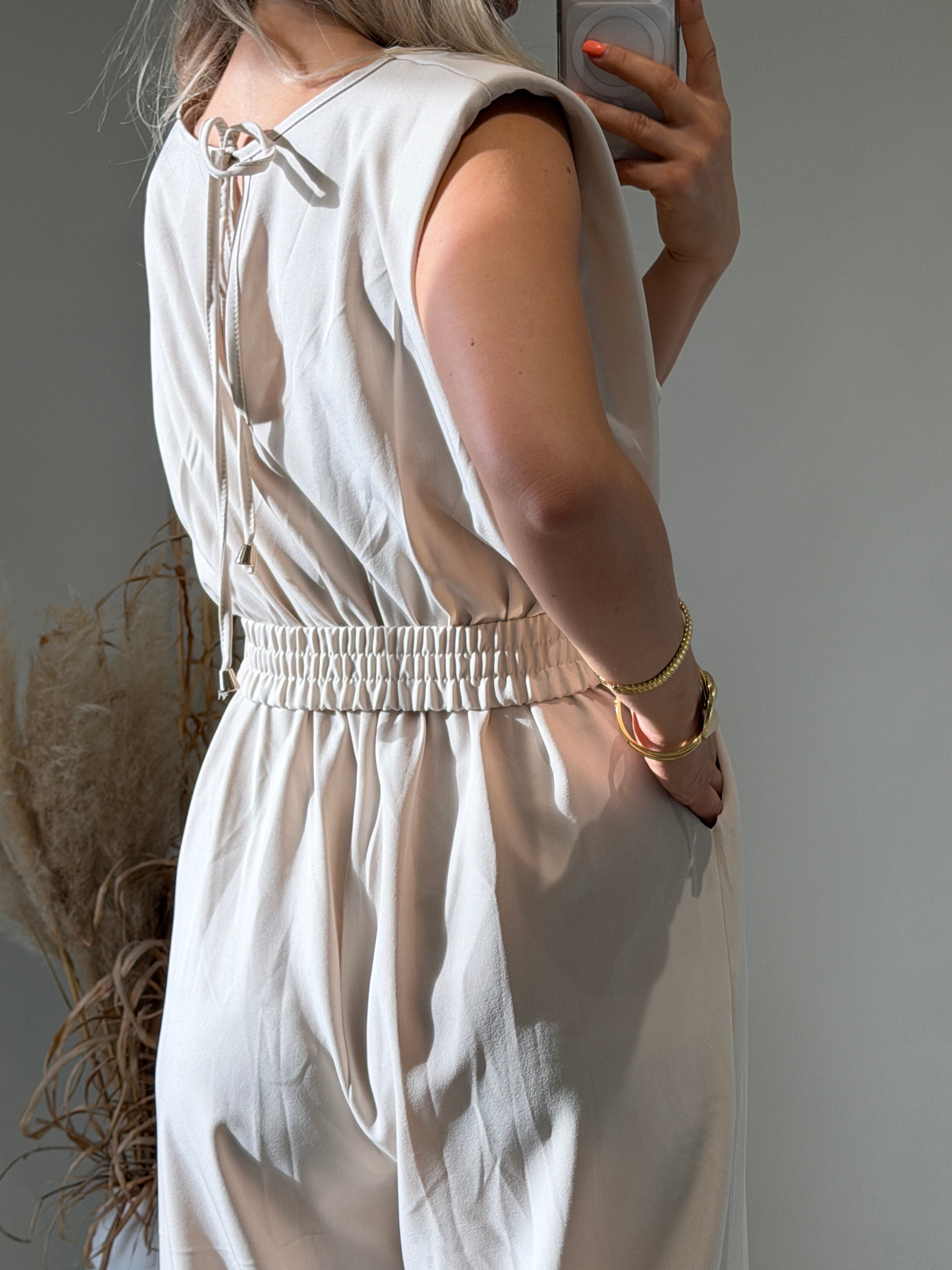 Jumpsuite in Beige mit Gürtel