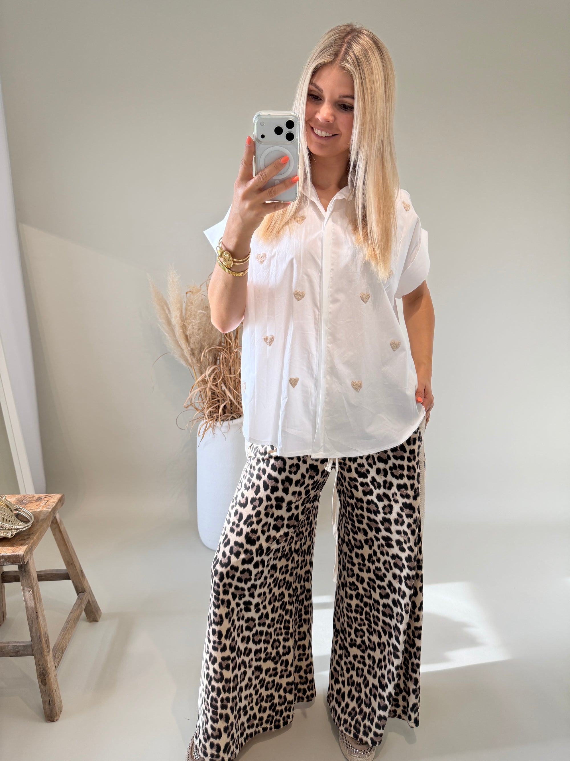 Bluse in Weiß mit Beigen Herzen