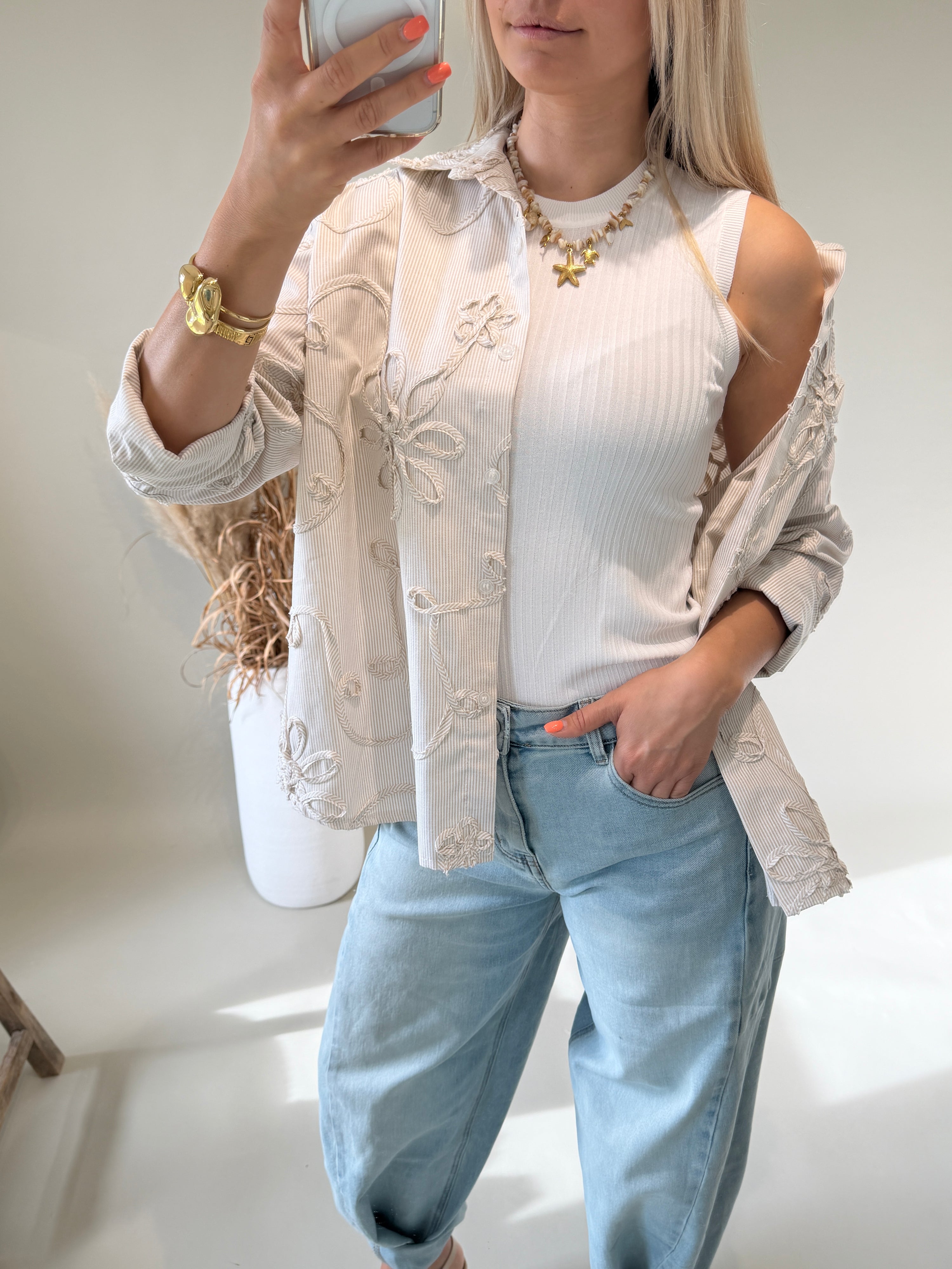 Bluse in Beige / Weiß gestreift mit Blumen