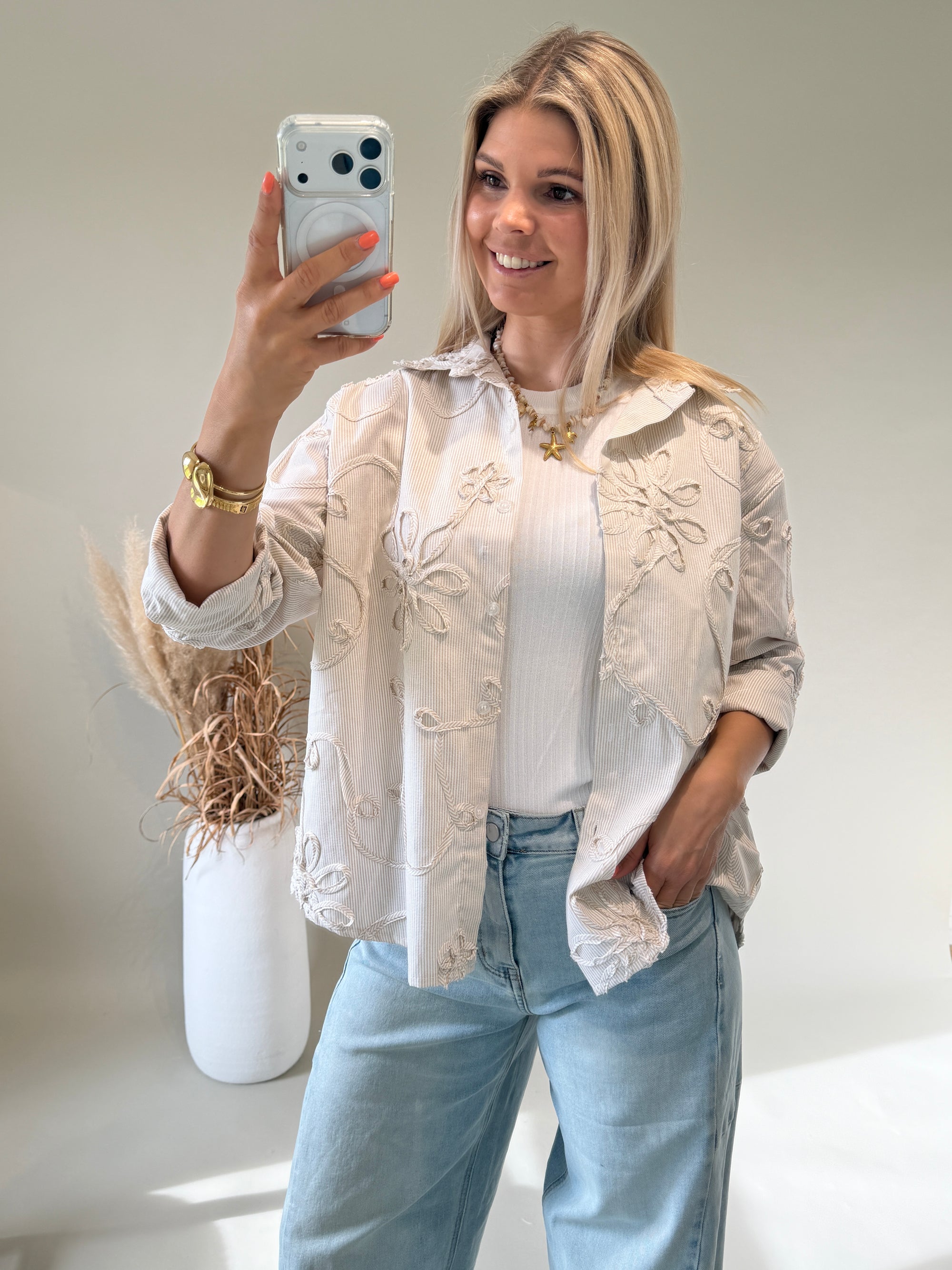 Bluse in Beige / Weiß gestreift mit Blumen