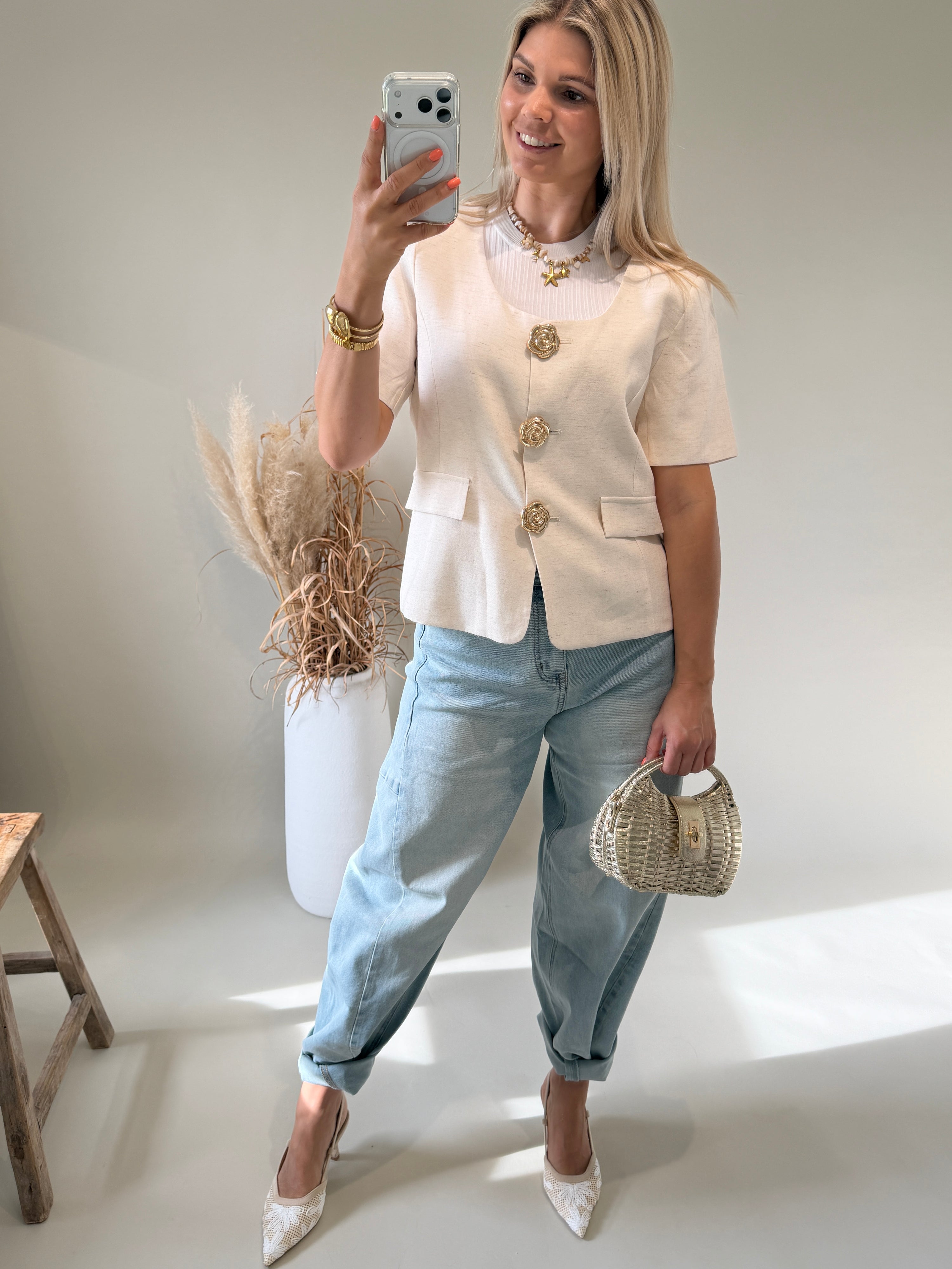 Jacke in Hellbeige Kurzarm mit goldenen Knöpfen