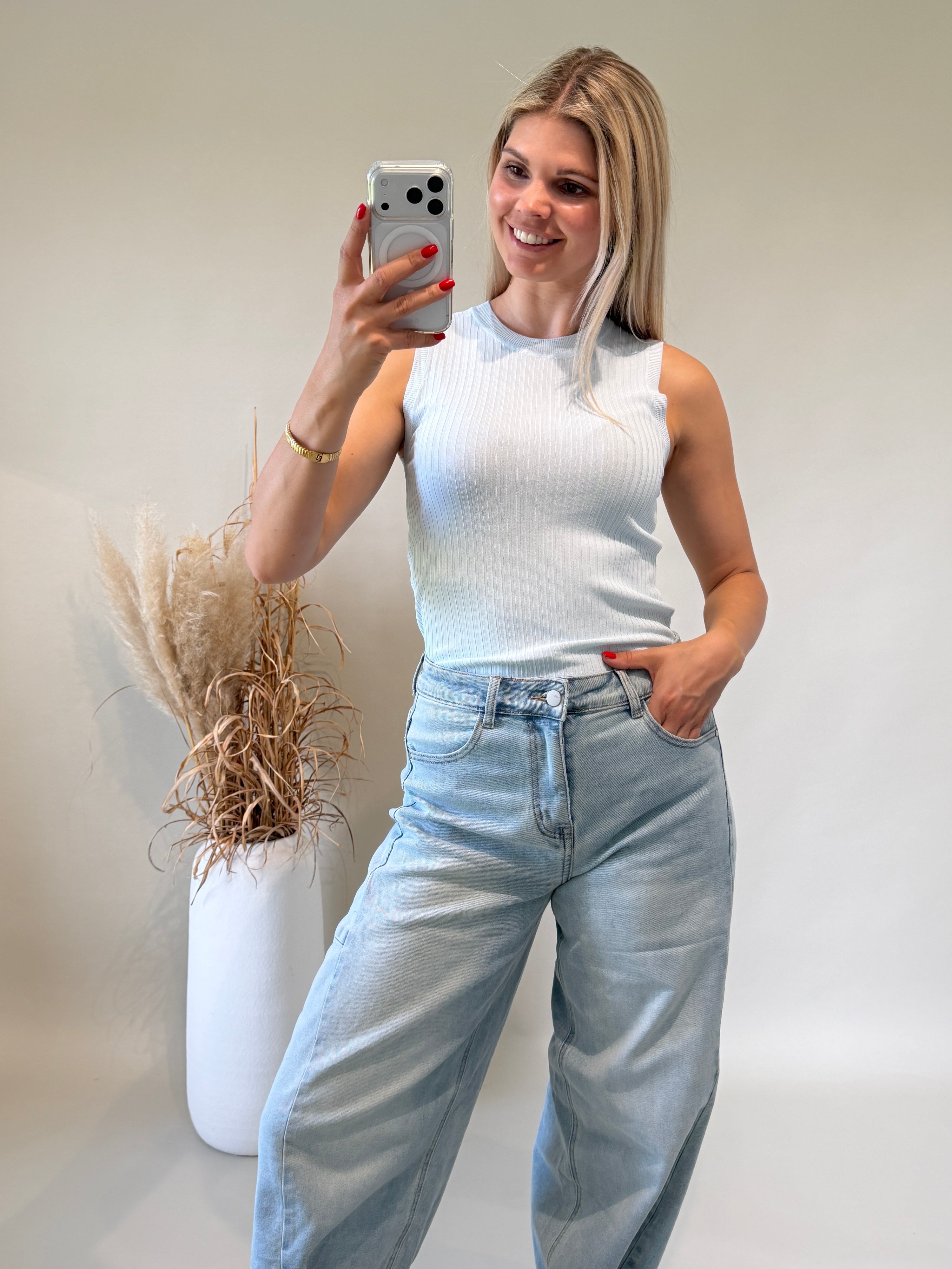 Top in Hellblau leichter Strick