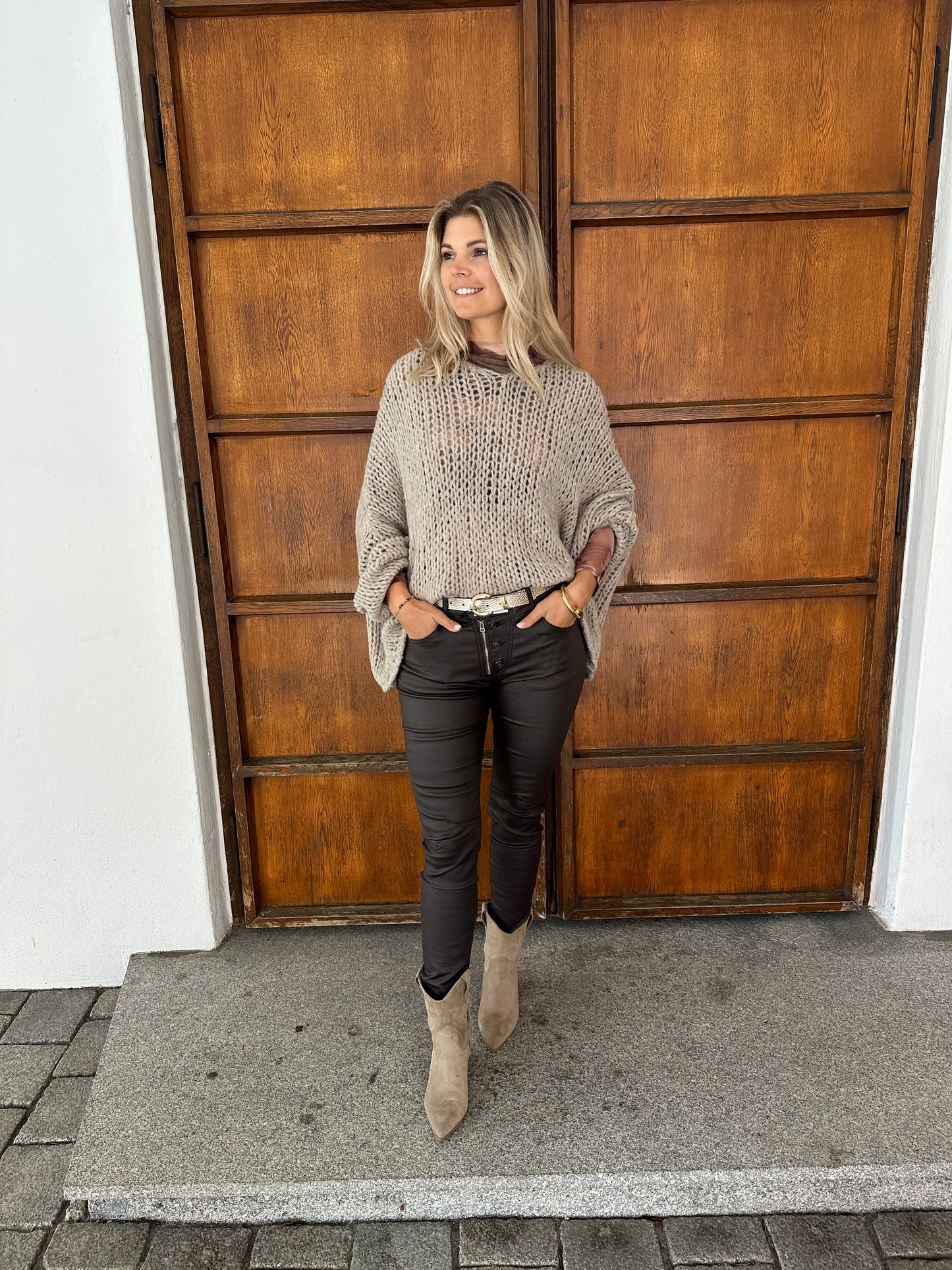 oversize pullover in taupe