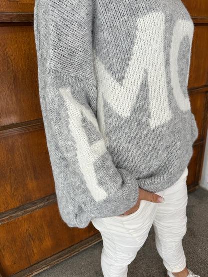 Pullover in Hellgrau mit Wollweißer Aufschrift AMOUR