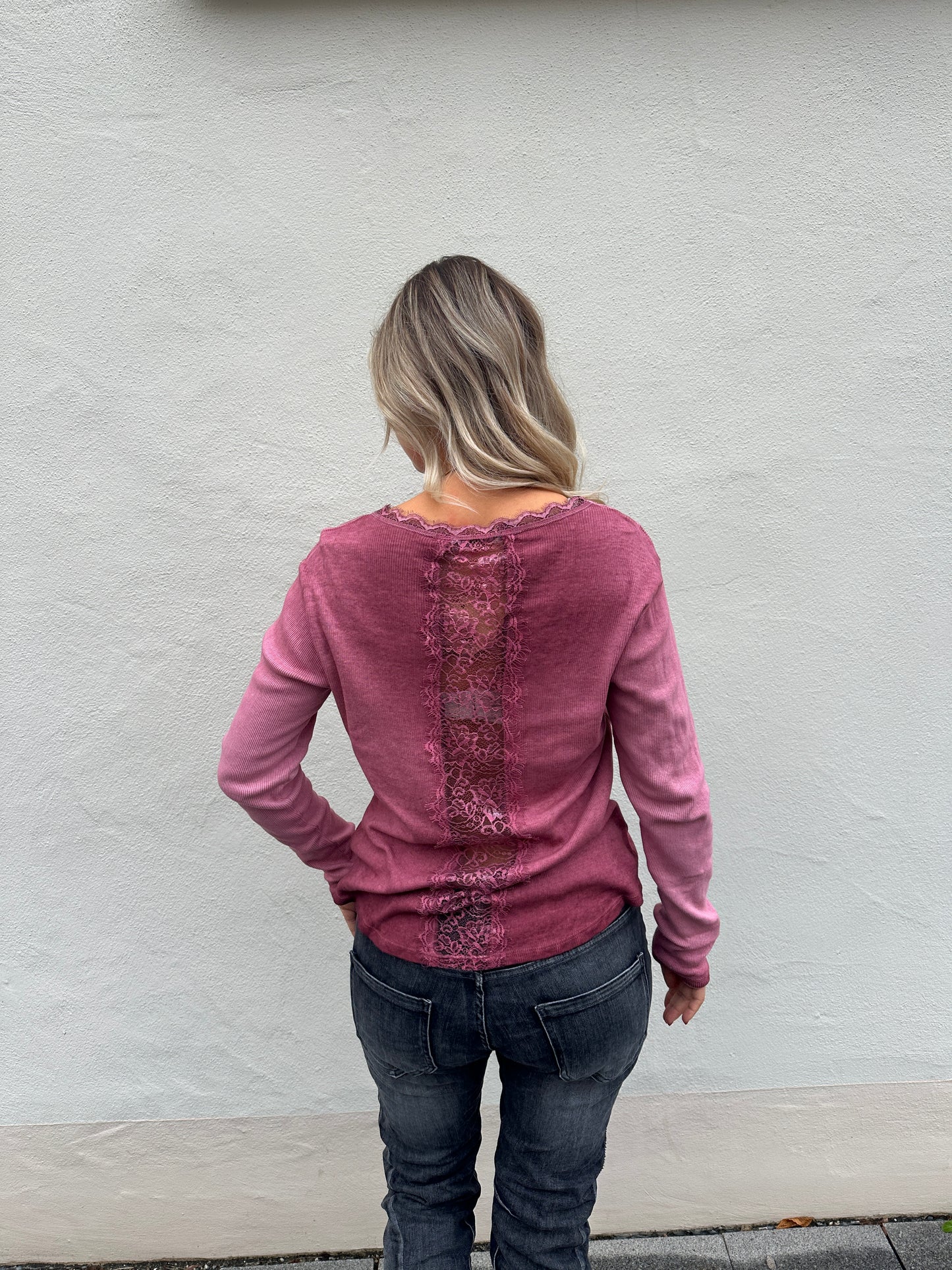 shirt mit spitze in weinrot