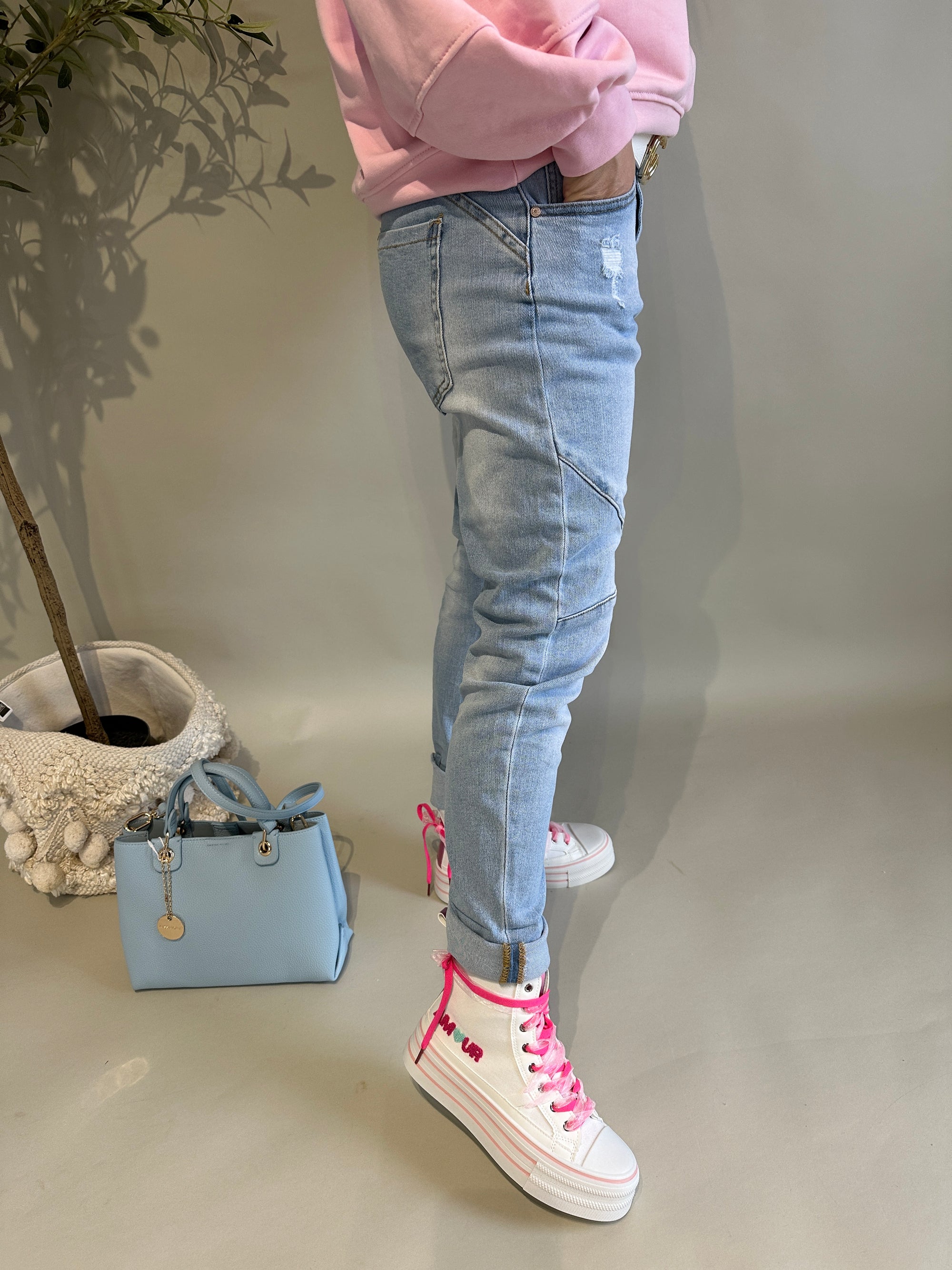 Jeans S.Woman in Hell