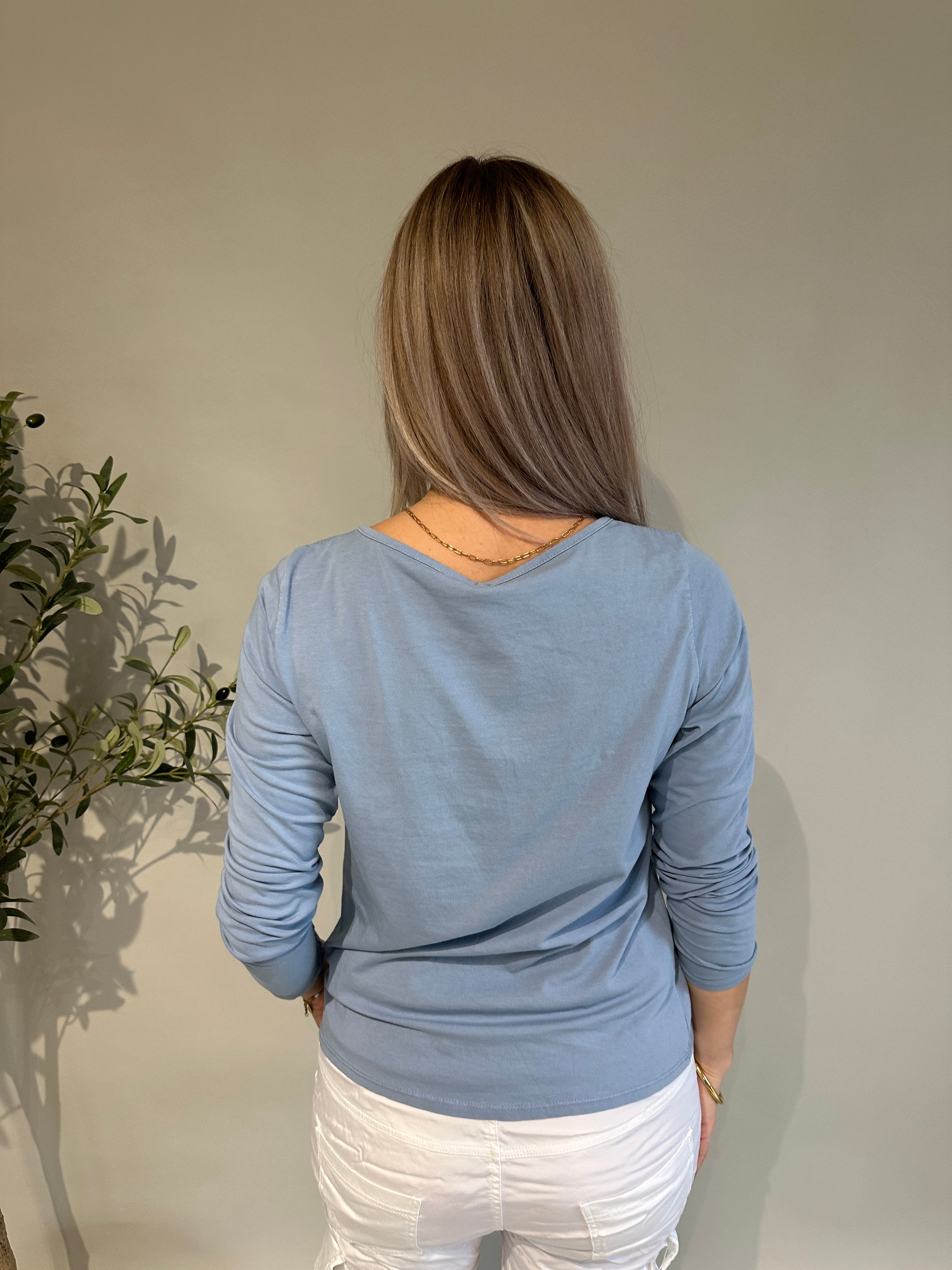 Shirt in Rauchblau und Weiß mit Knopfleiste vorne