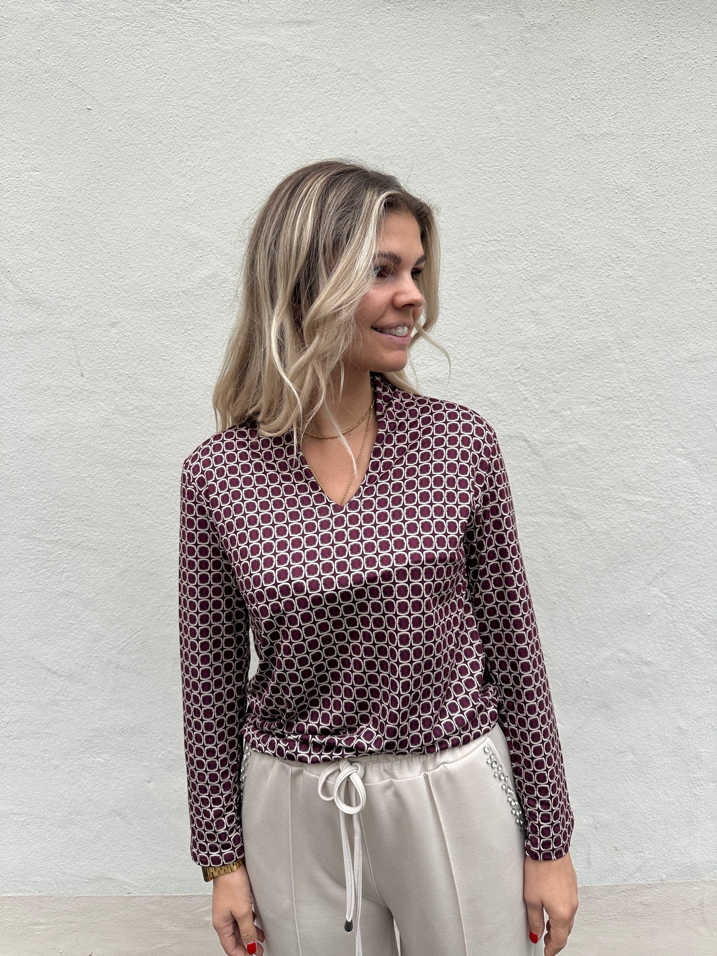 shirt mit muster in weinrot