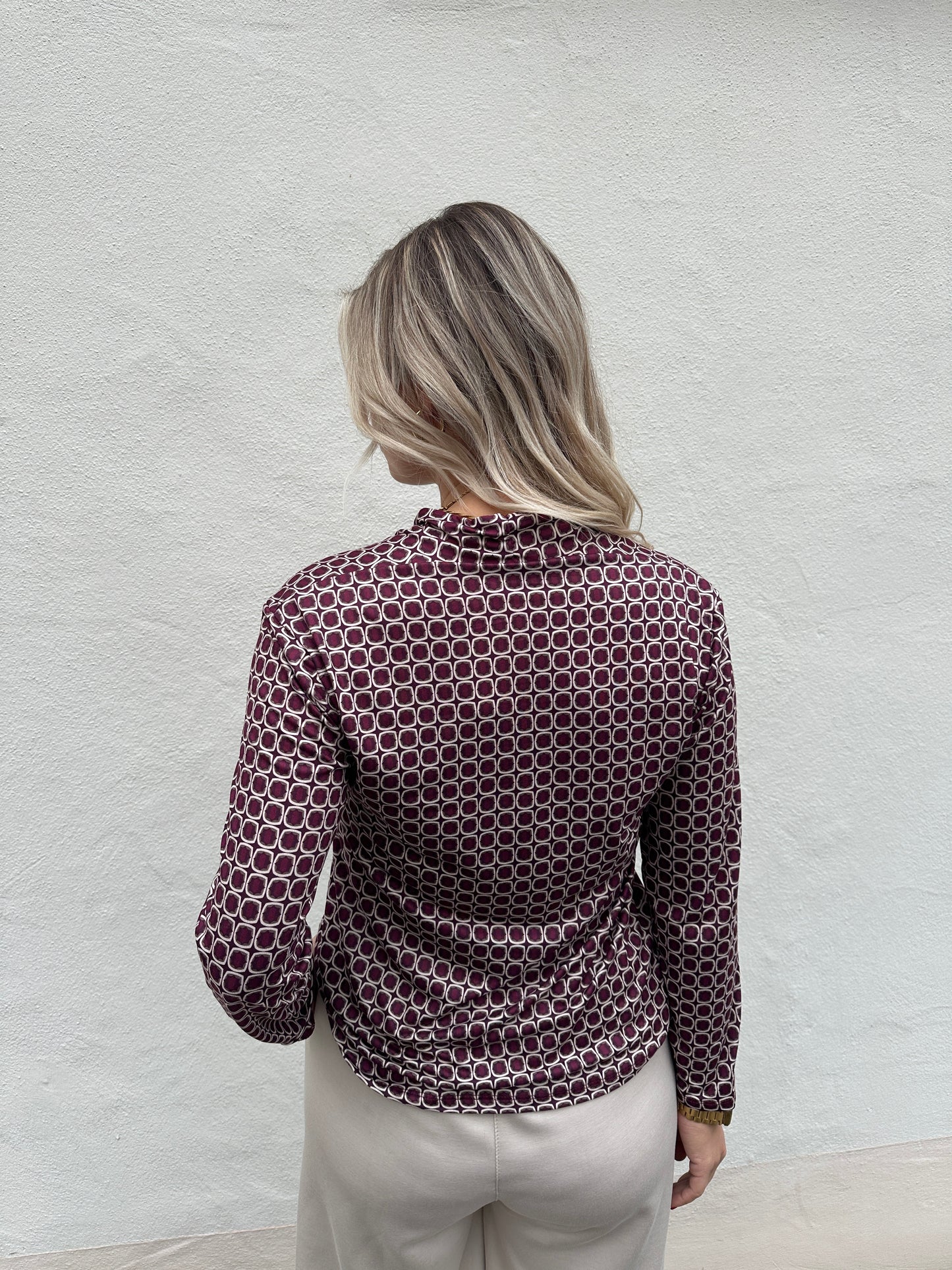 shirt mit muster in weinrot