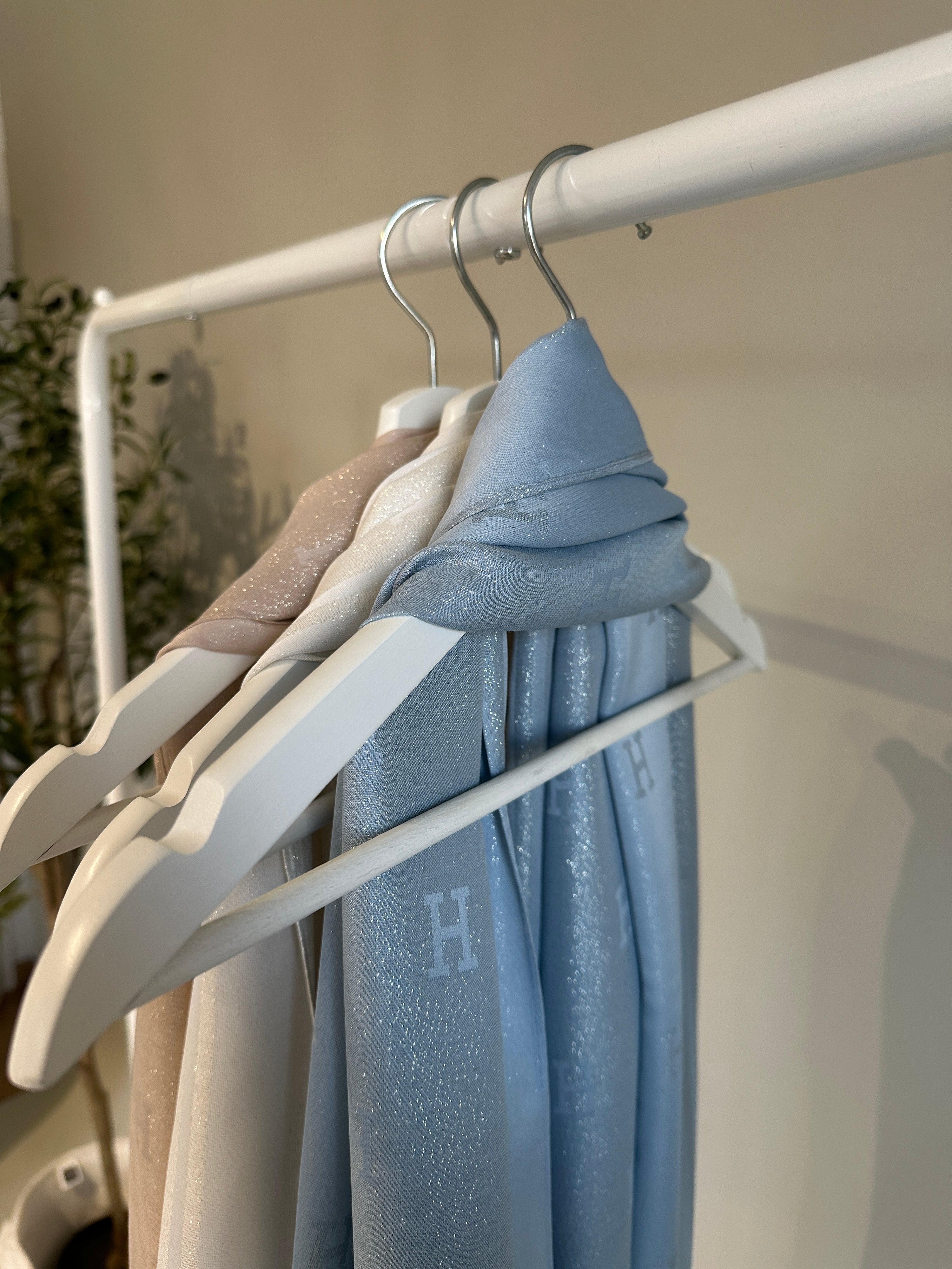 Schal mit H- Aufdruck verschiedene Farben