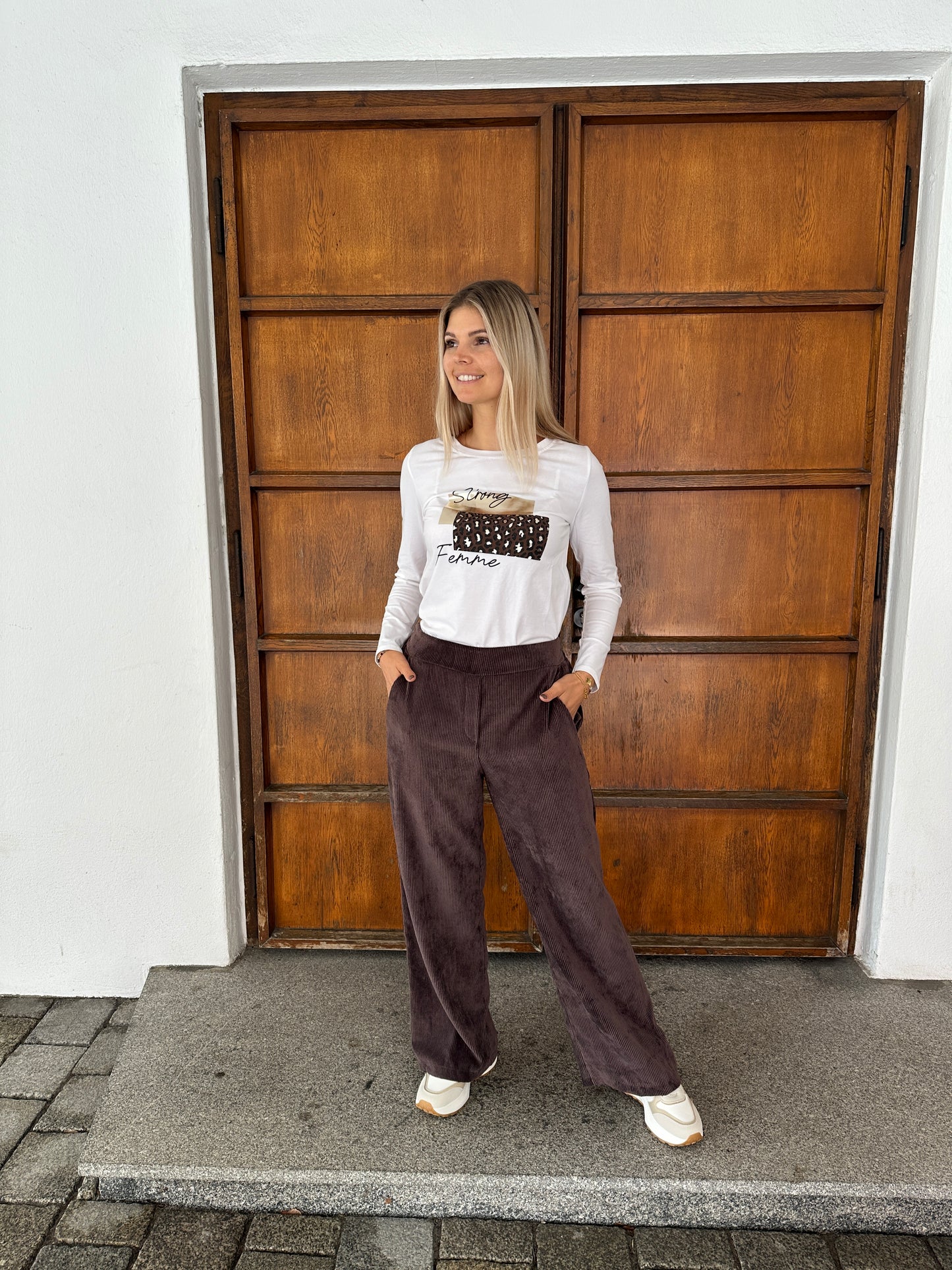 langarmshirt in weiß mit leoaufdruck