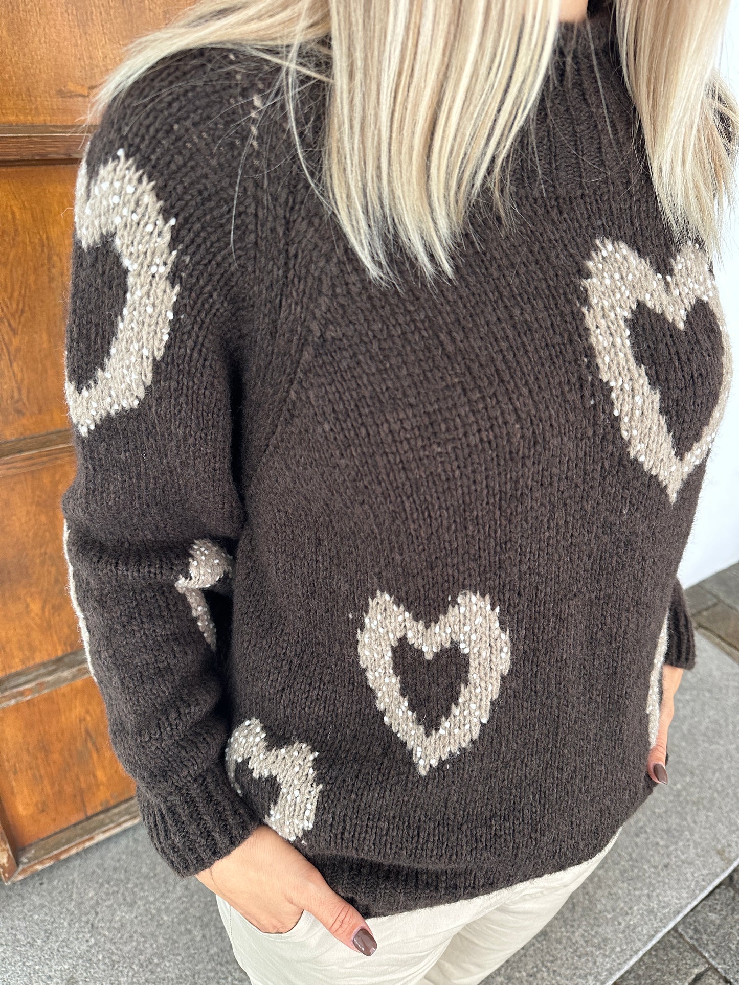 pullover in schokobraun mit herzen