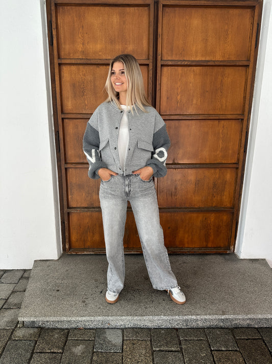 Jeans in Hellgrau mit weitem Bein