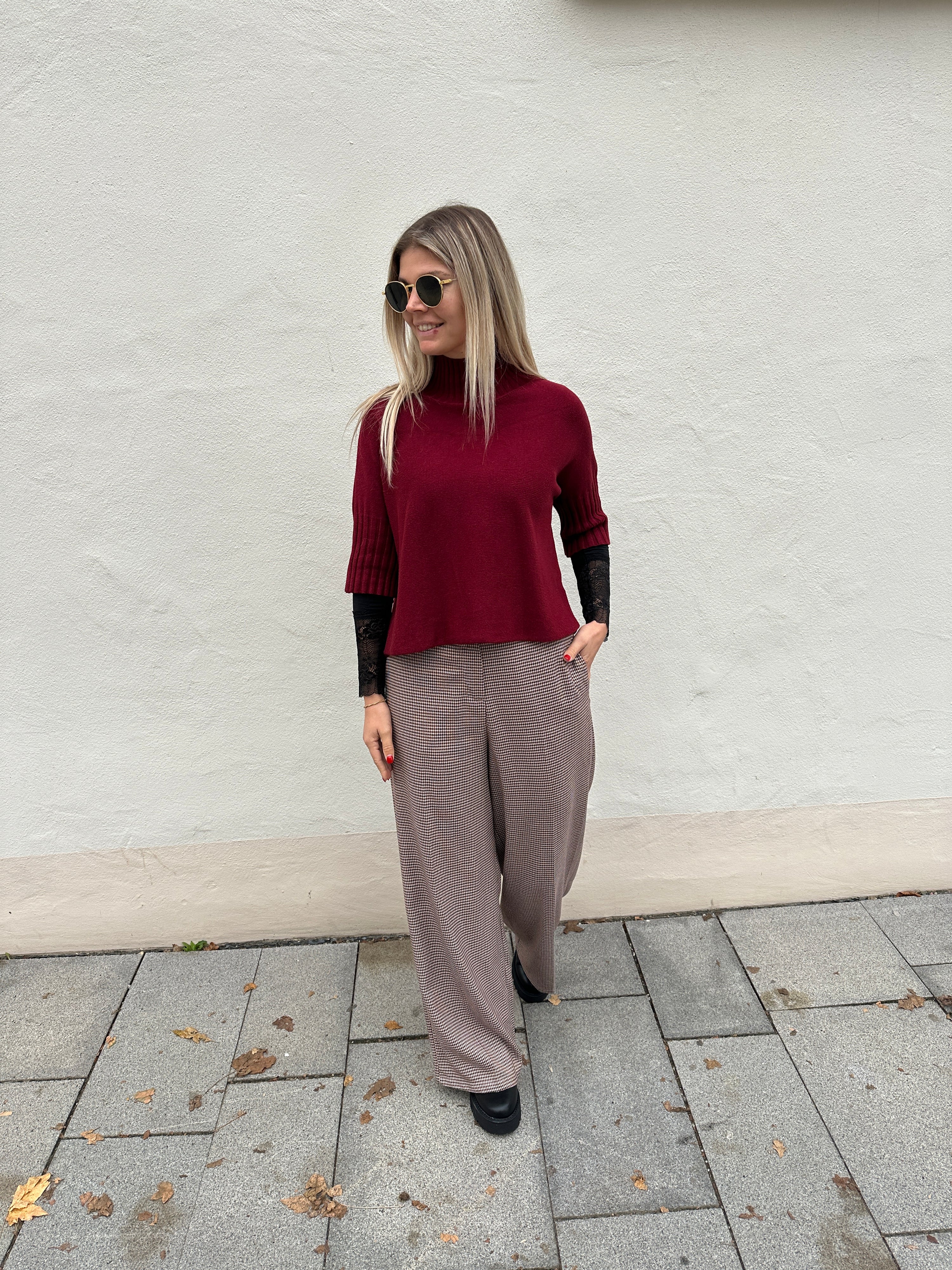 Hose mit Muster in Weinrot