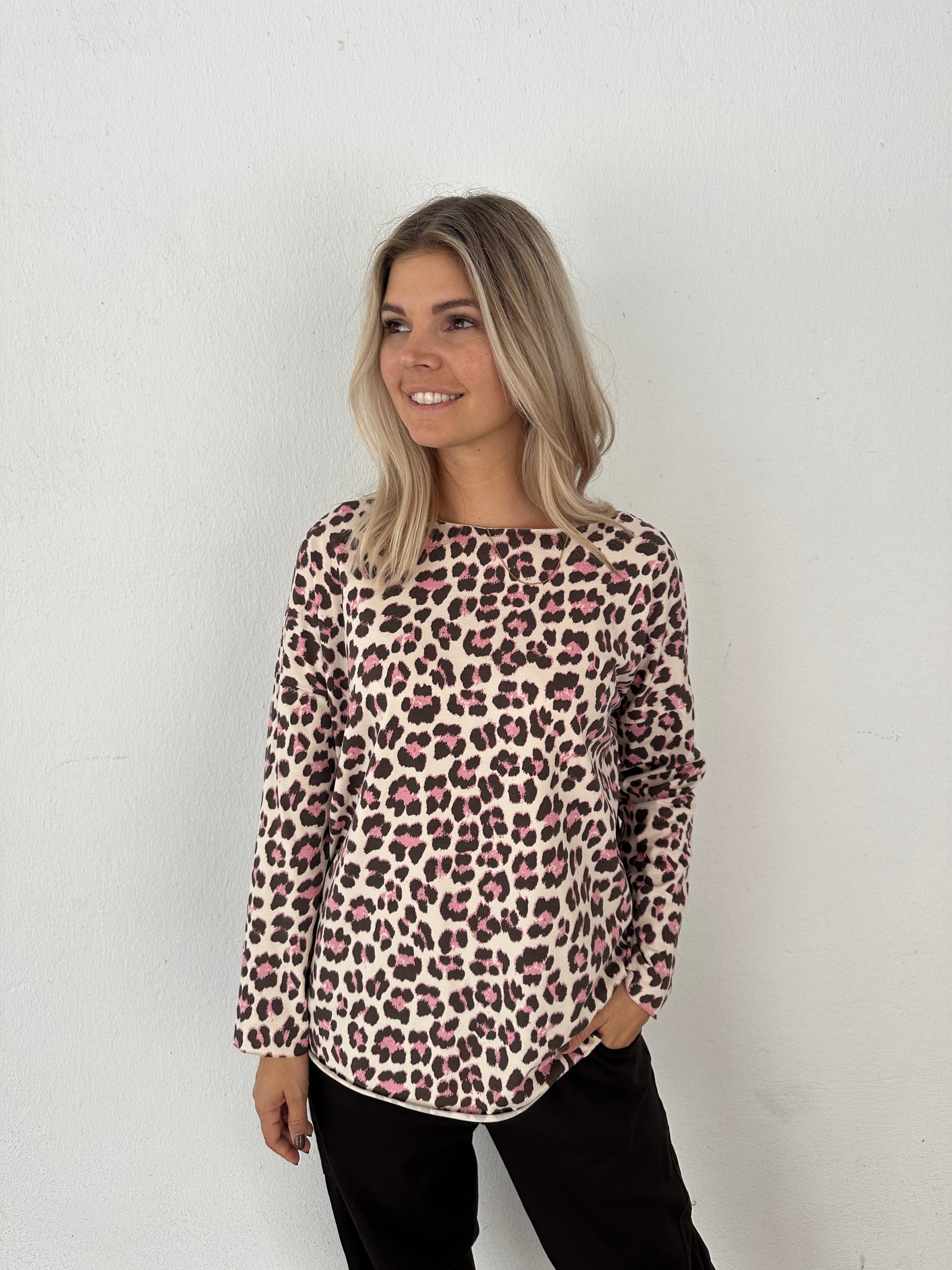 Shirt in Leo mit Rosa und Beige