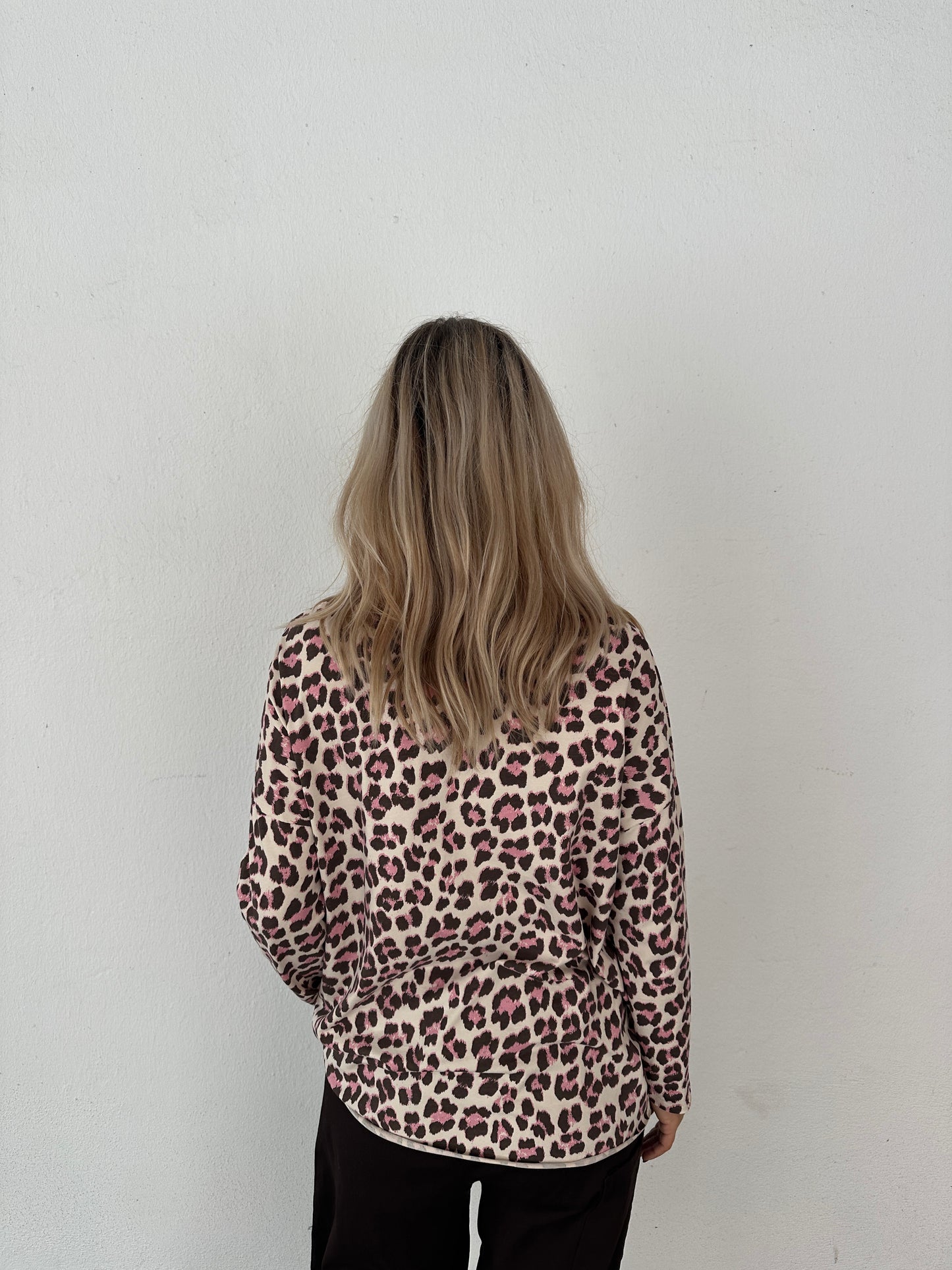 shirt in leo mit rosa und beige