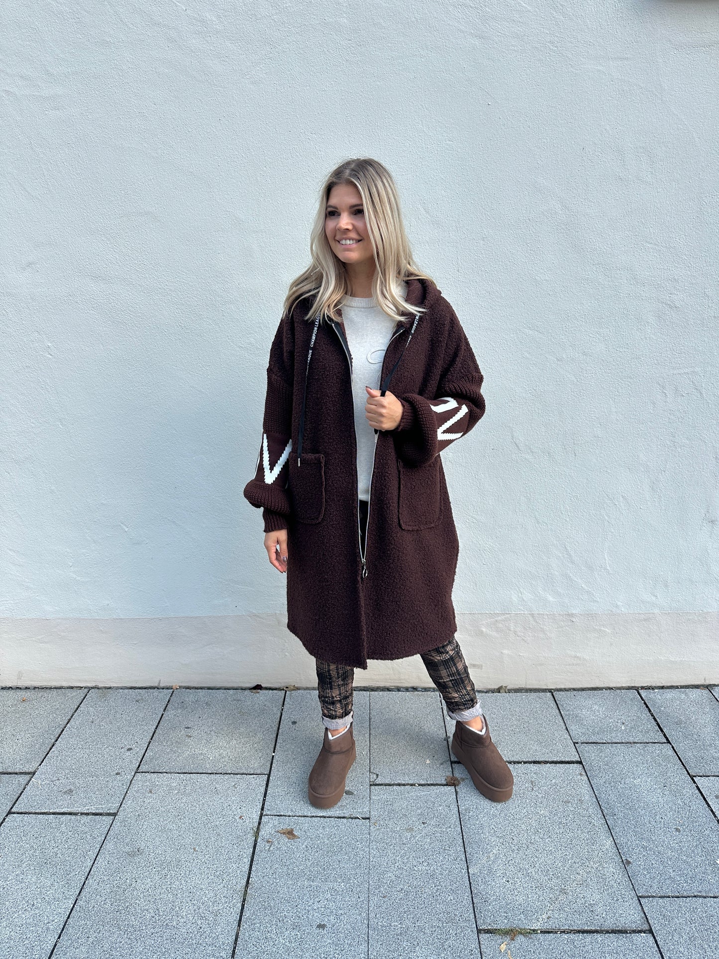 hose mit karo-muster in schokobraun