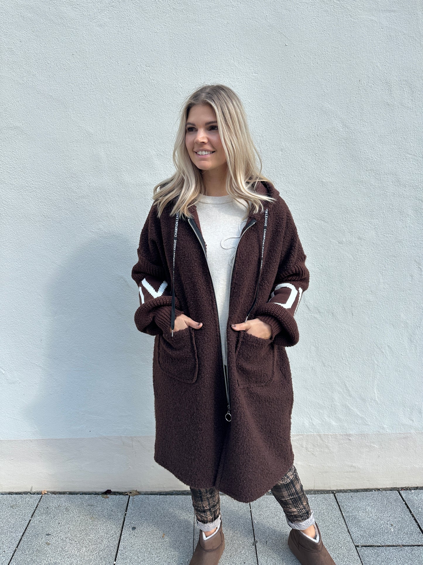 pullover in beige mit blumen