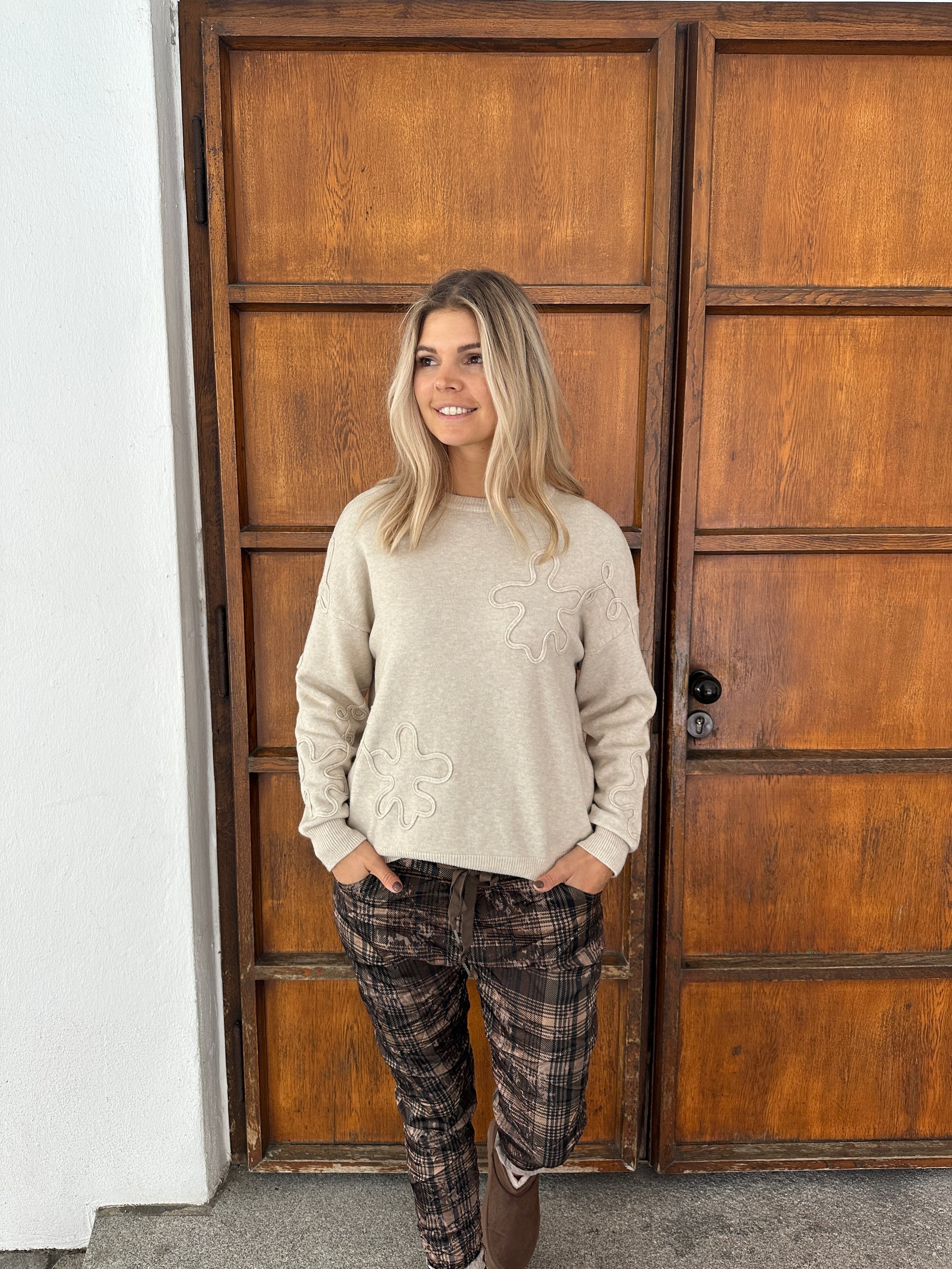 Pullover in Beige mit Blumen