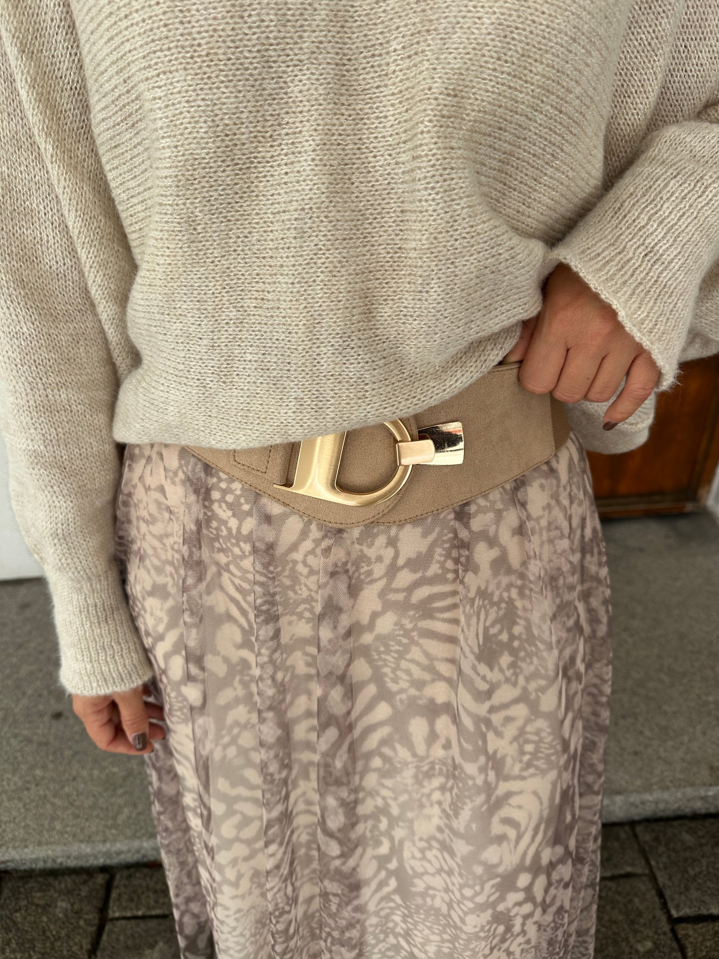 gummigürtel in beige in wildlederoptik