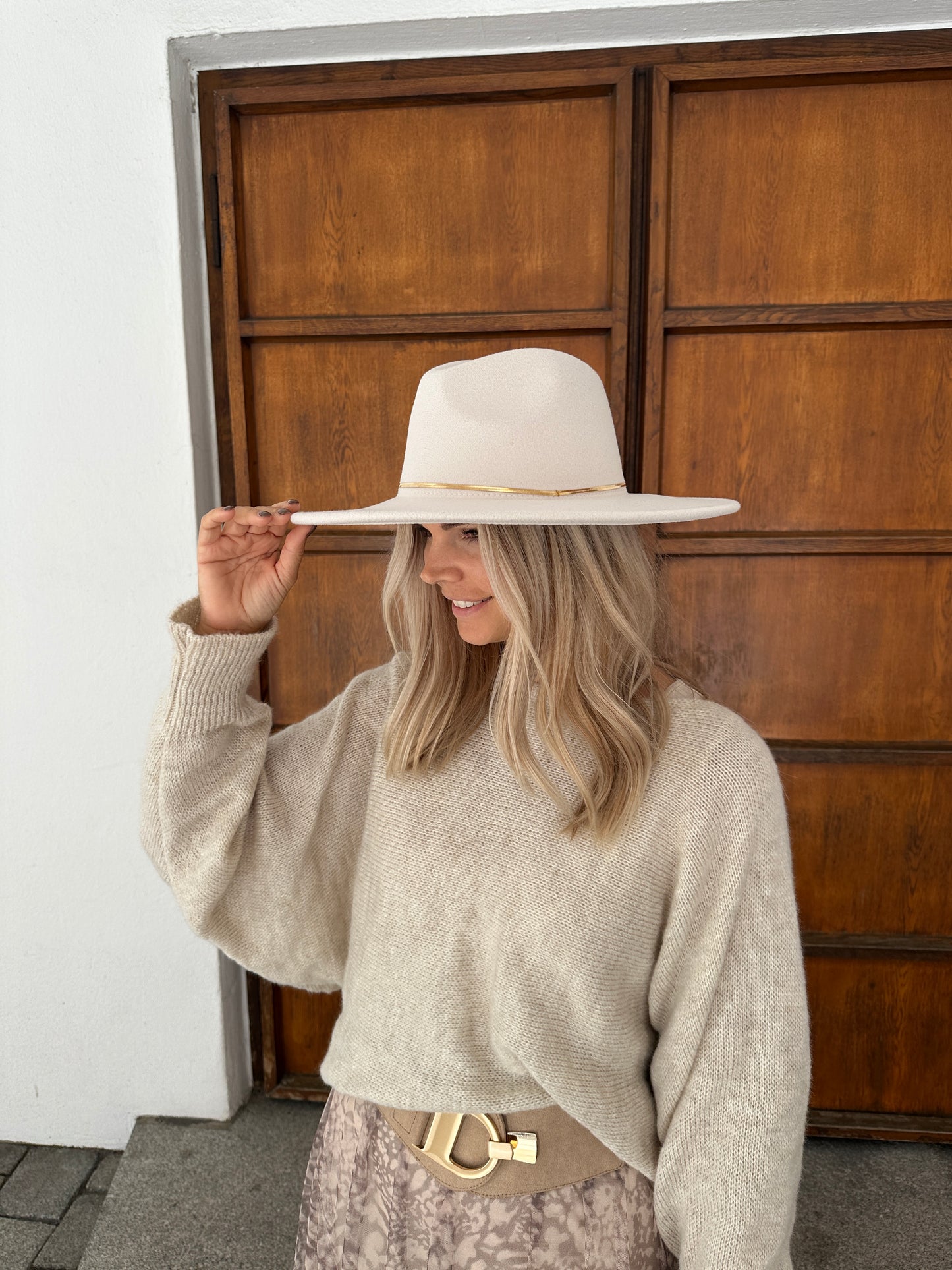 gummigürtel in beige in wildlederoptik