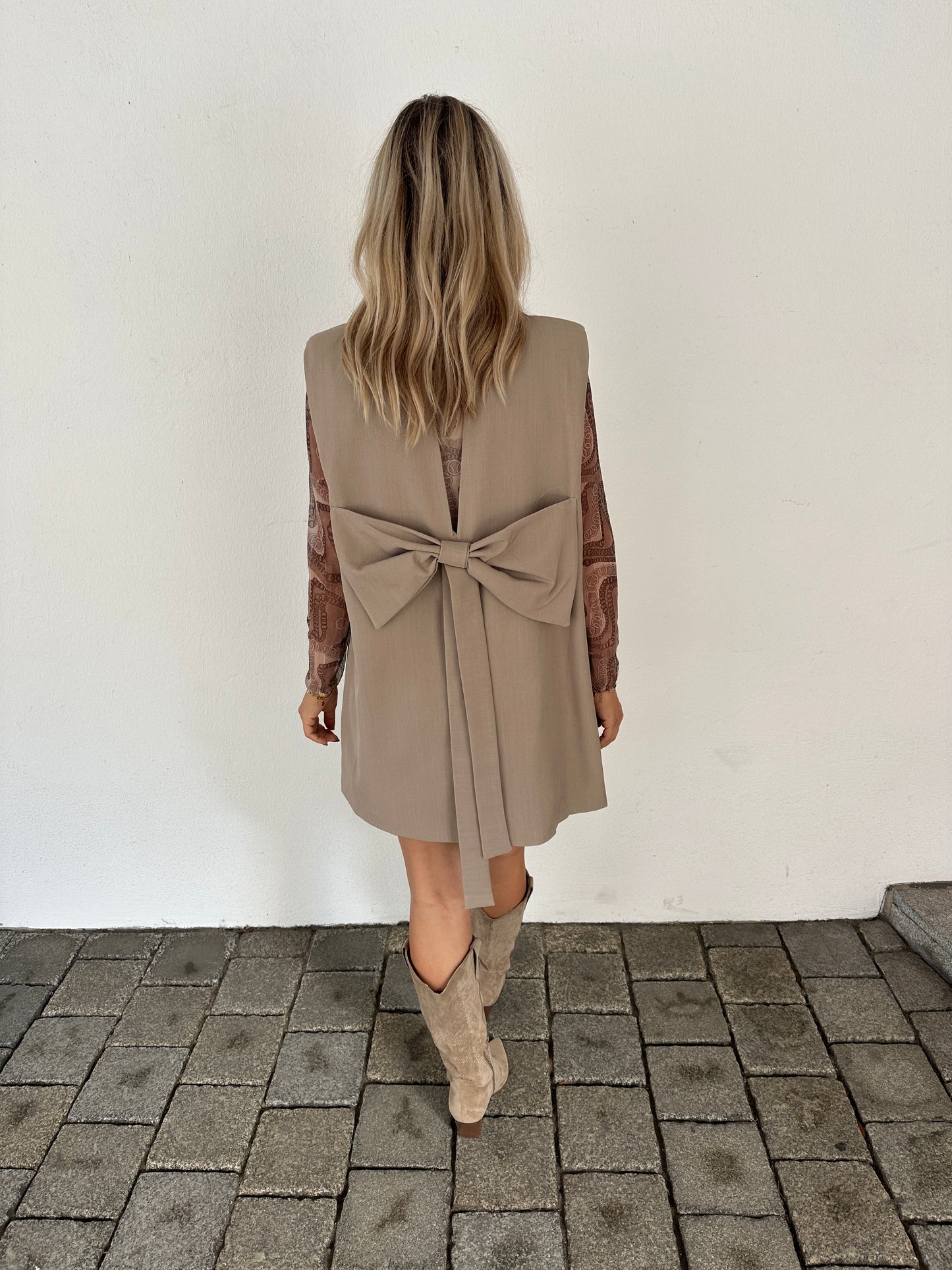 blazer mit schleife in beige