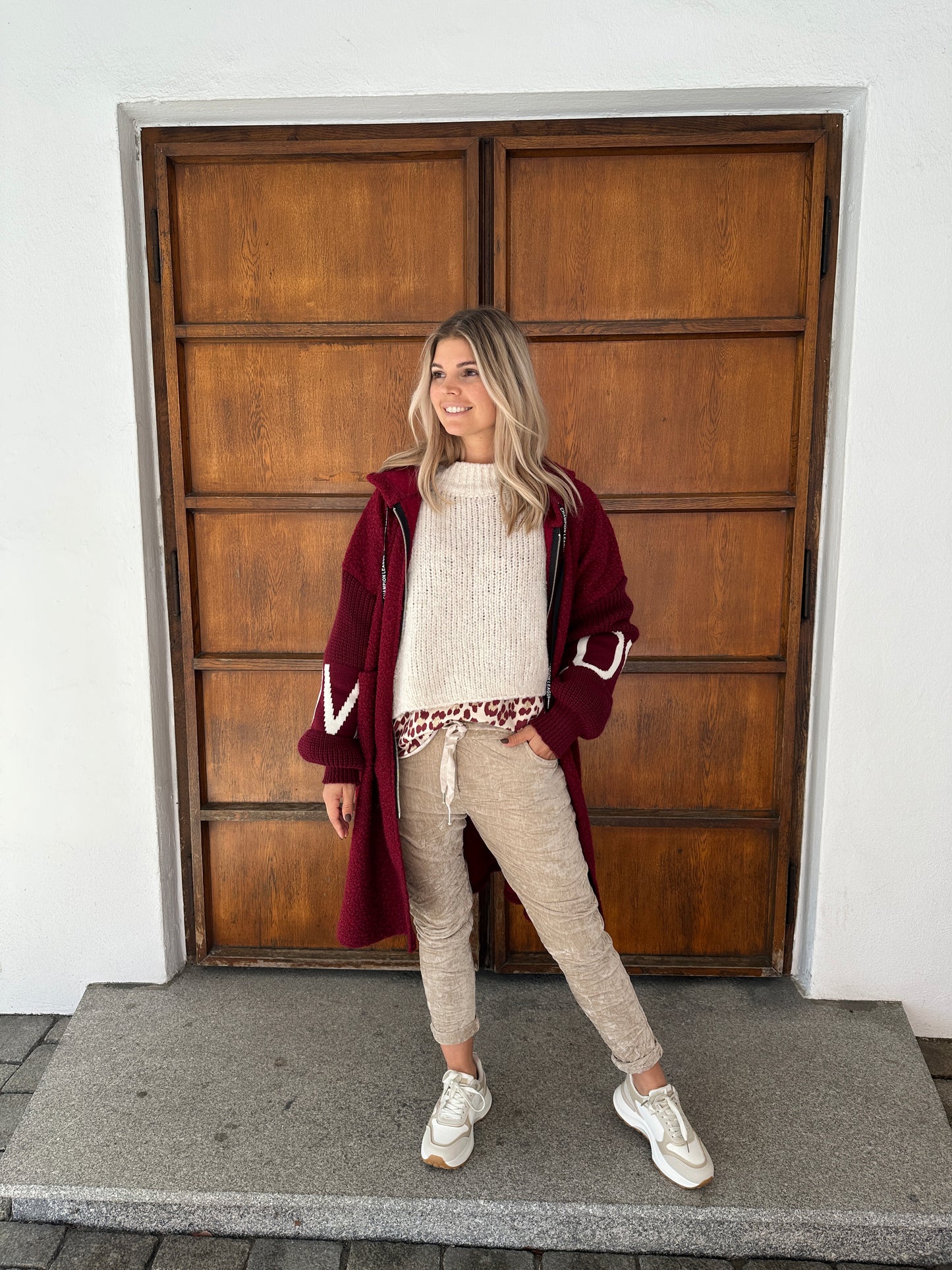 hose in samtoptik in beige