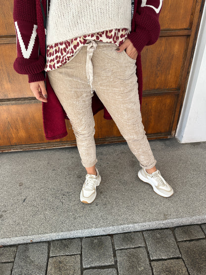 Hose in Samtoptik in Beige