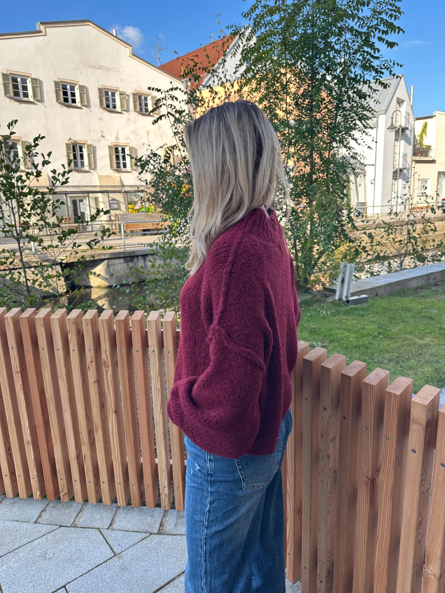 pullover in weinrot