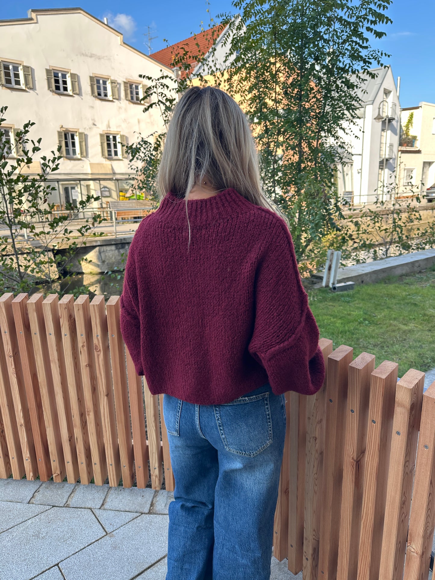 pullover in weinrot