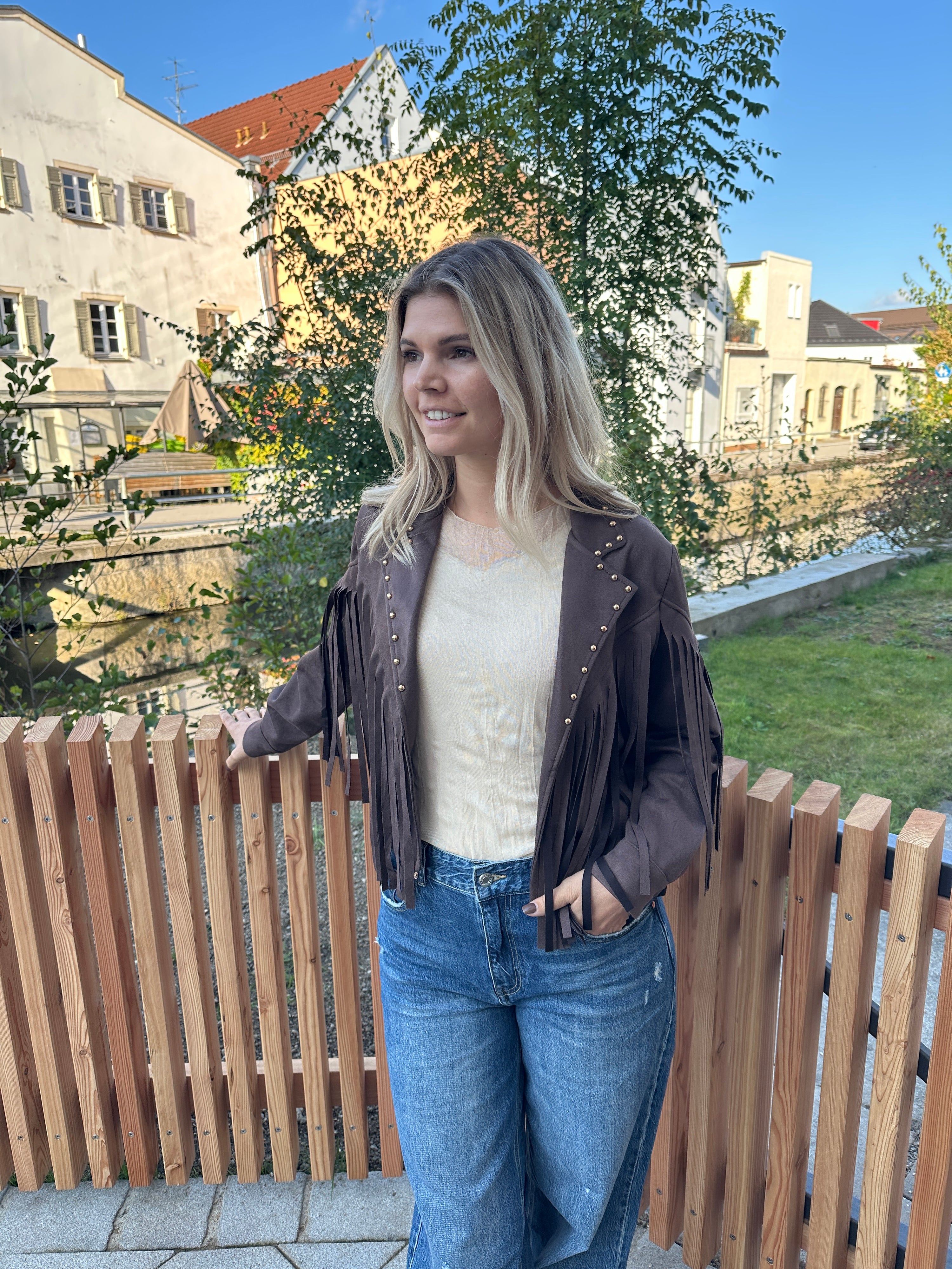Jacke in Wildlederoptik  Schokobraun mit Fransen